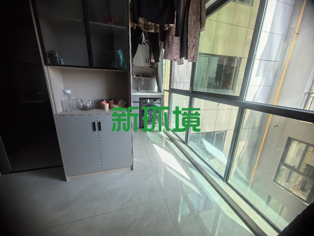 宁邦广场  4室2厅2卫   72.00万客厅