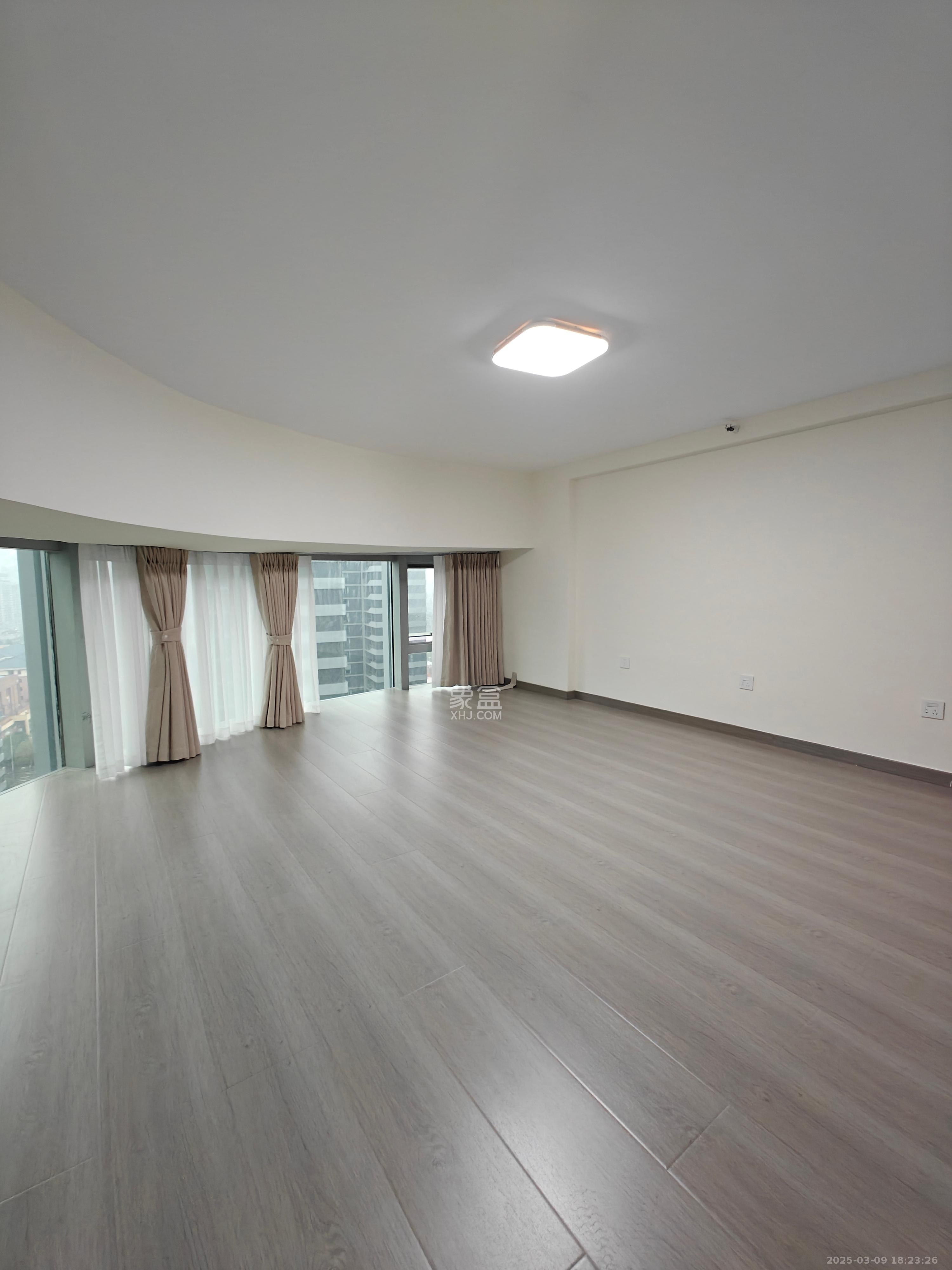 复地滨江金融中心 2室2厅1卫 4000.0元/月 复地滨江金融中心 2室2厅1卫 4000.0元/月室内图