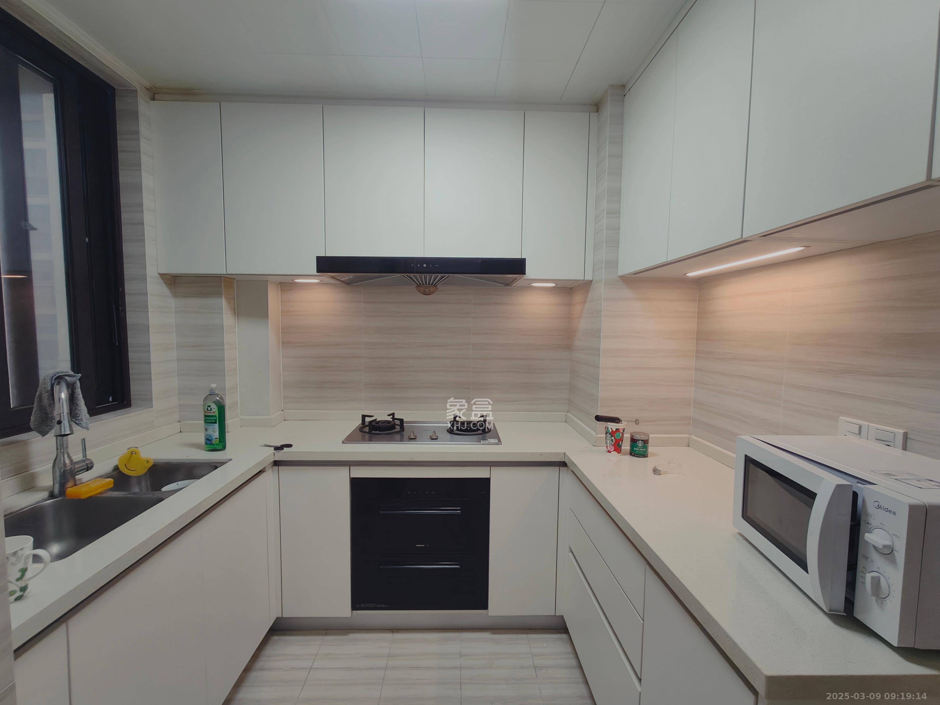 新城国际花都 3室2厅1卫 1800.0元/月 新城国际花都 3室2厅1卫 1800.0元/月室内图