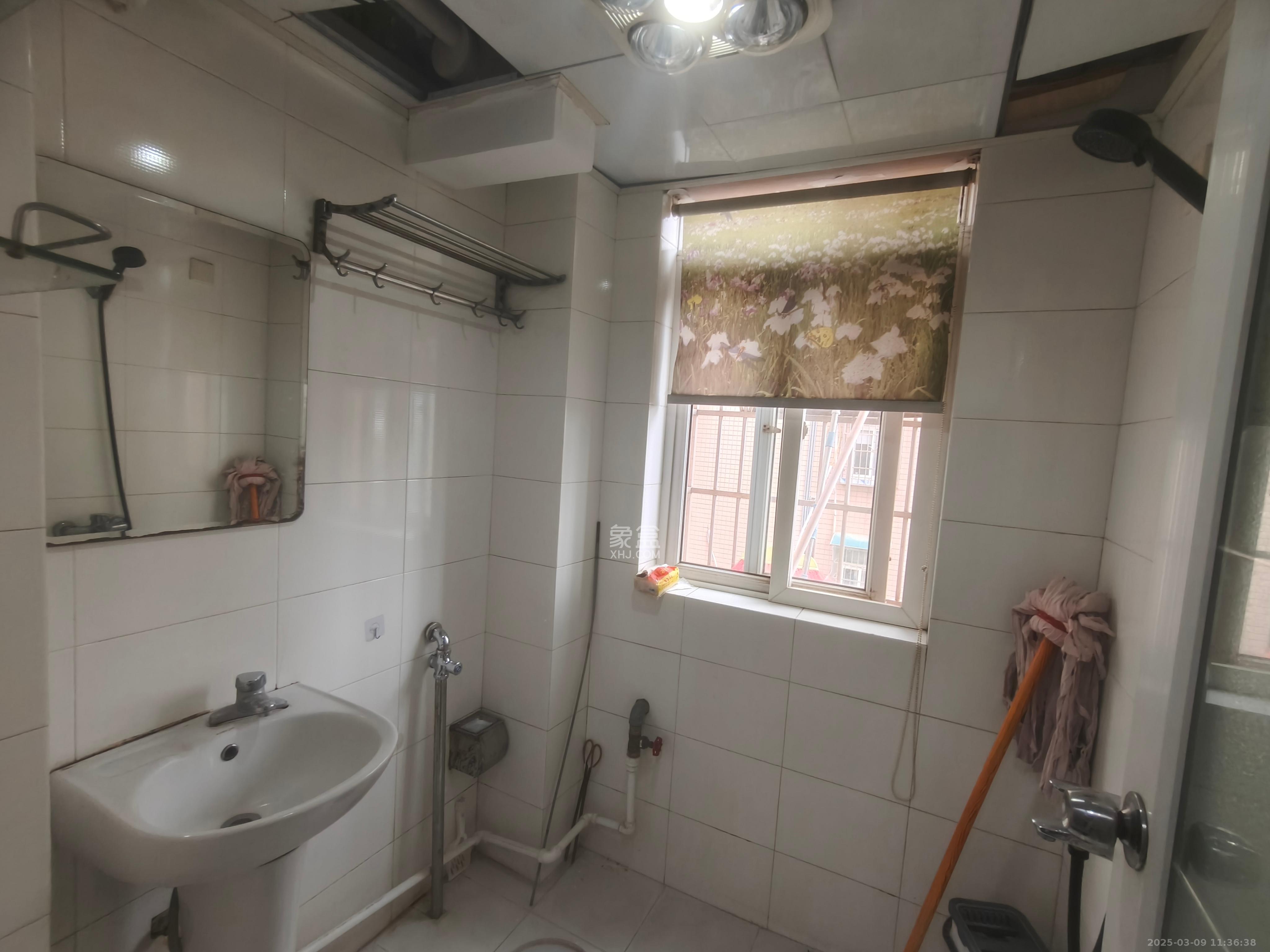 翡翠林居  3室2厅1卫    2400.0元/月 翡翠林居  3室2厅1卫    2400.0元/月室内图