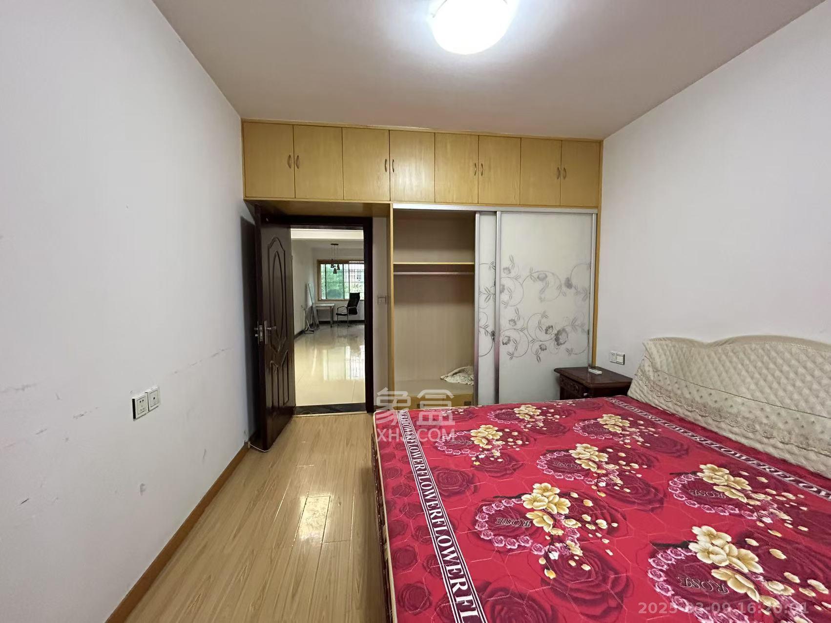中南汽车世界  3室2厅1卫   1200.00元/月室内图