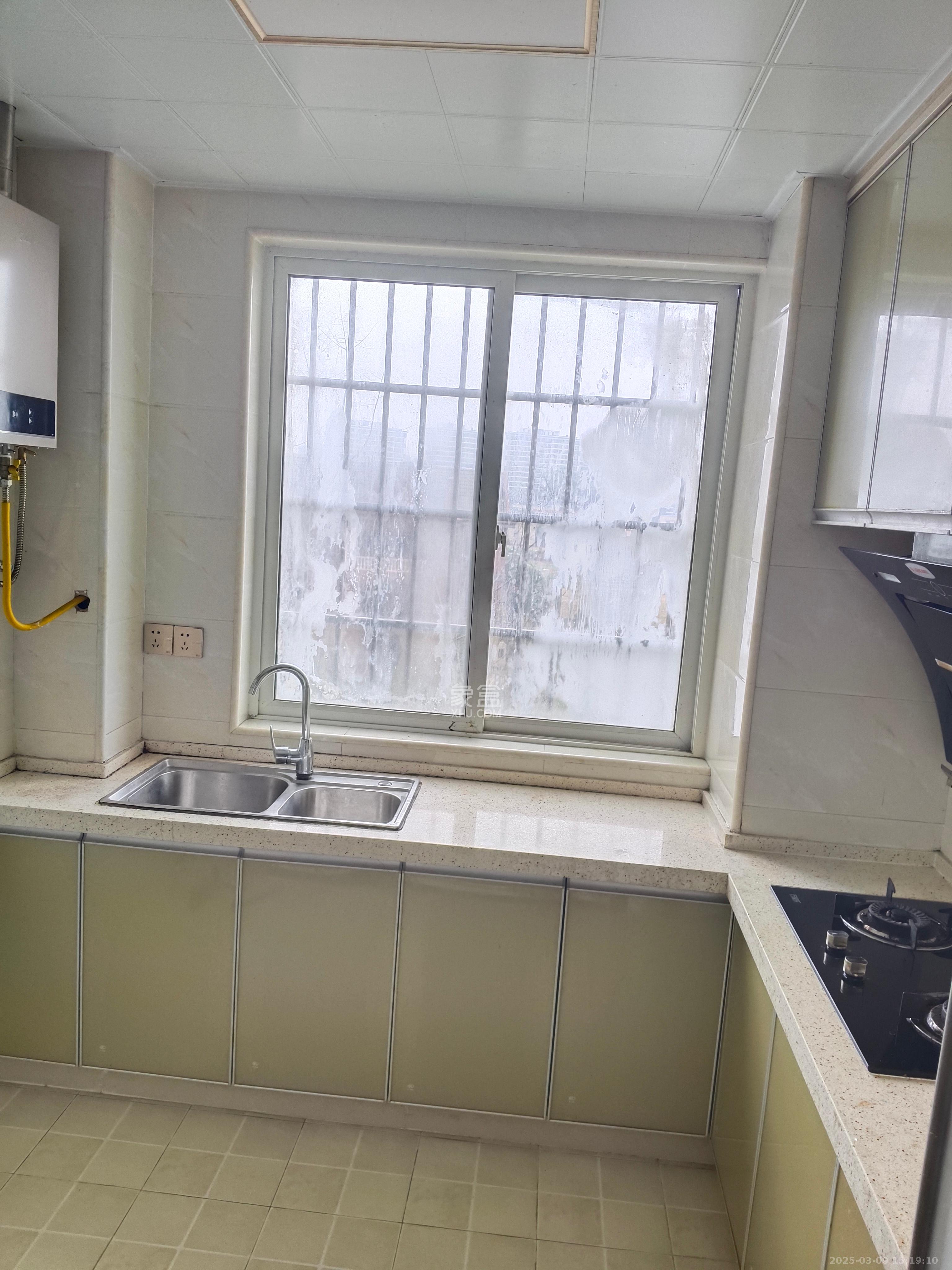 和润园一、二期 3室2厅2卫 2200.0元/月 和润园一、二期 3室2厅2卫 2200.0元/月室内图