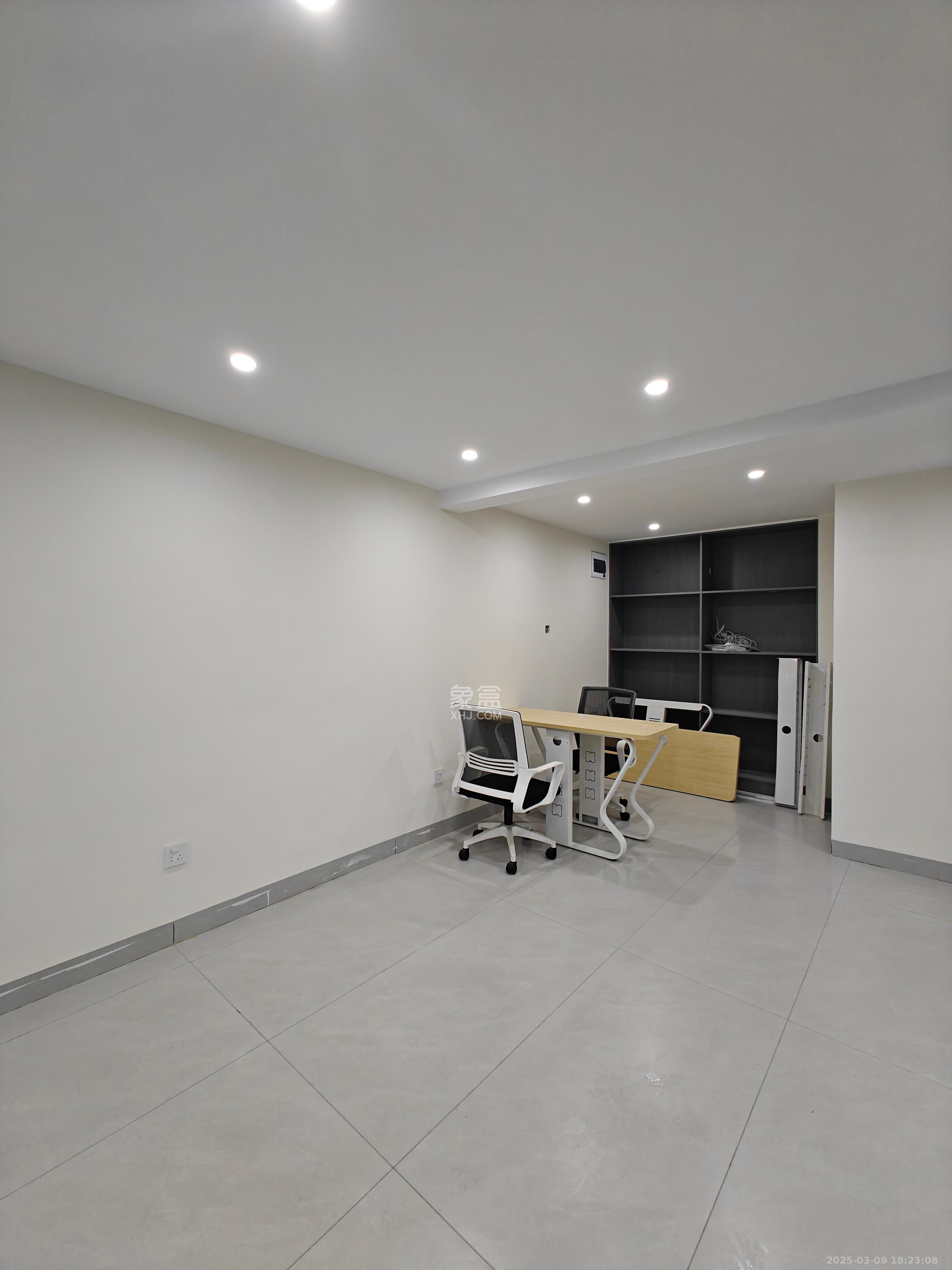 复地滨江金融中心 2室2厅1卫 4000.0元/月 复地滨江金融中心 2室2厅1卫 4000.0元/月室内图