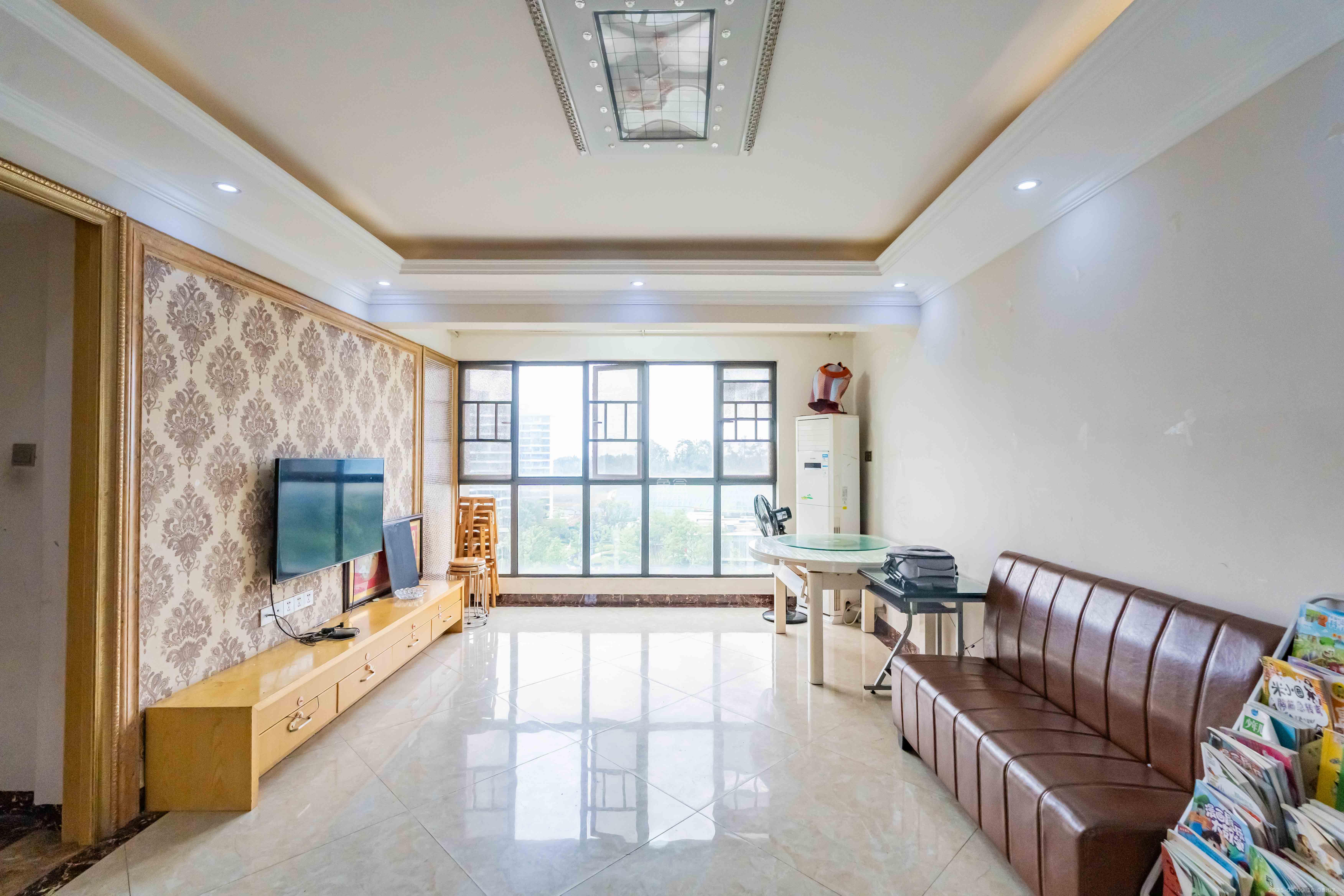 悦湖山 4室2厅2卫 2000.0元/月 悦湖山 4室2厅2卫 2000.0元/月室内图