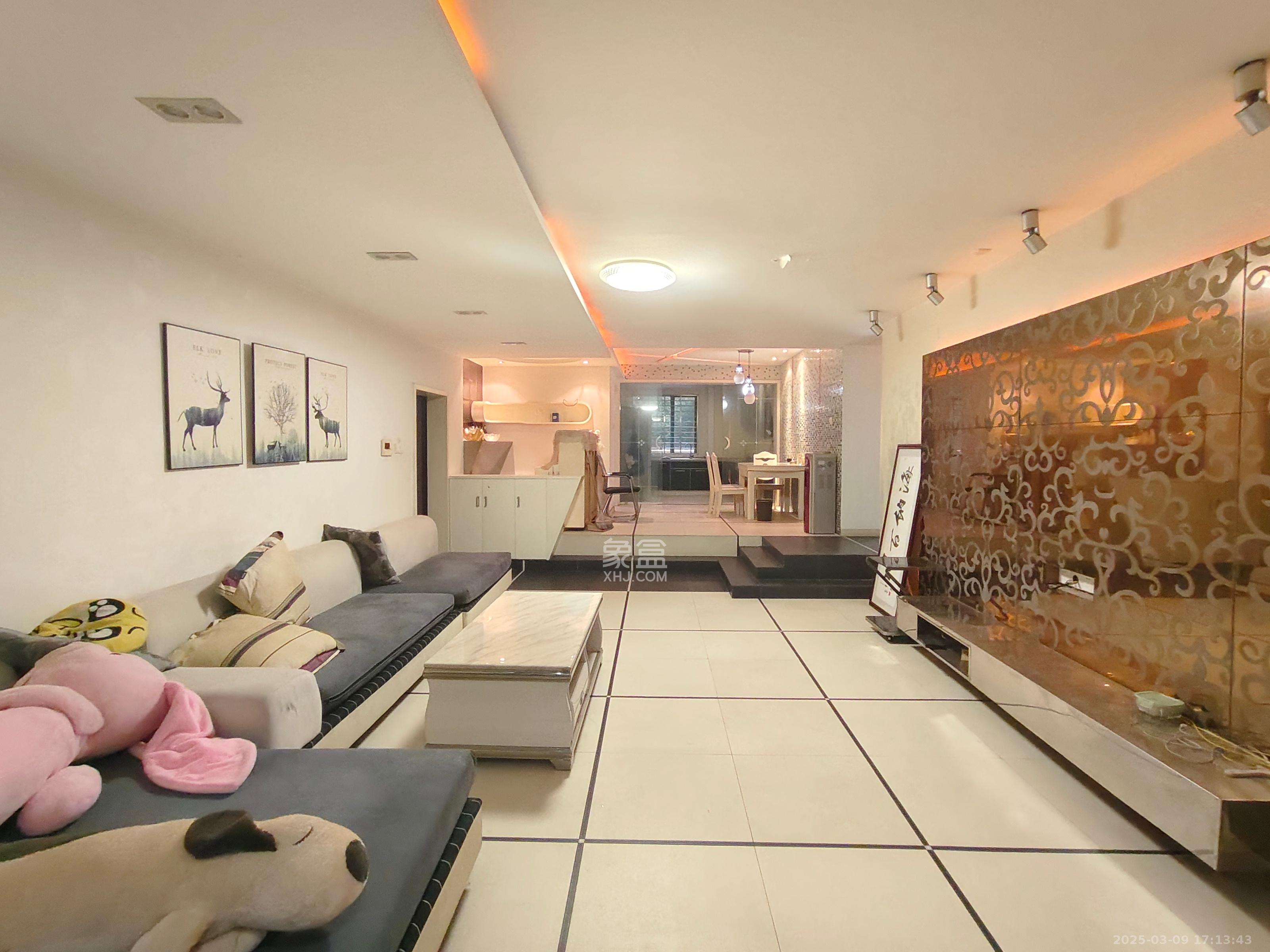 银港水晶城 3室2厅2卫 3500.0元/月 银港水晶城 3室2厅2卫 3500.0元/月室内图