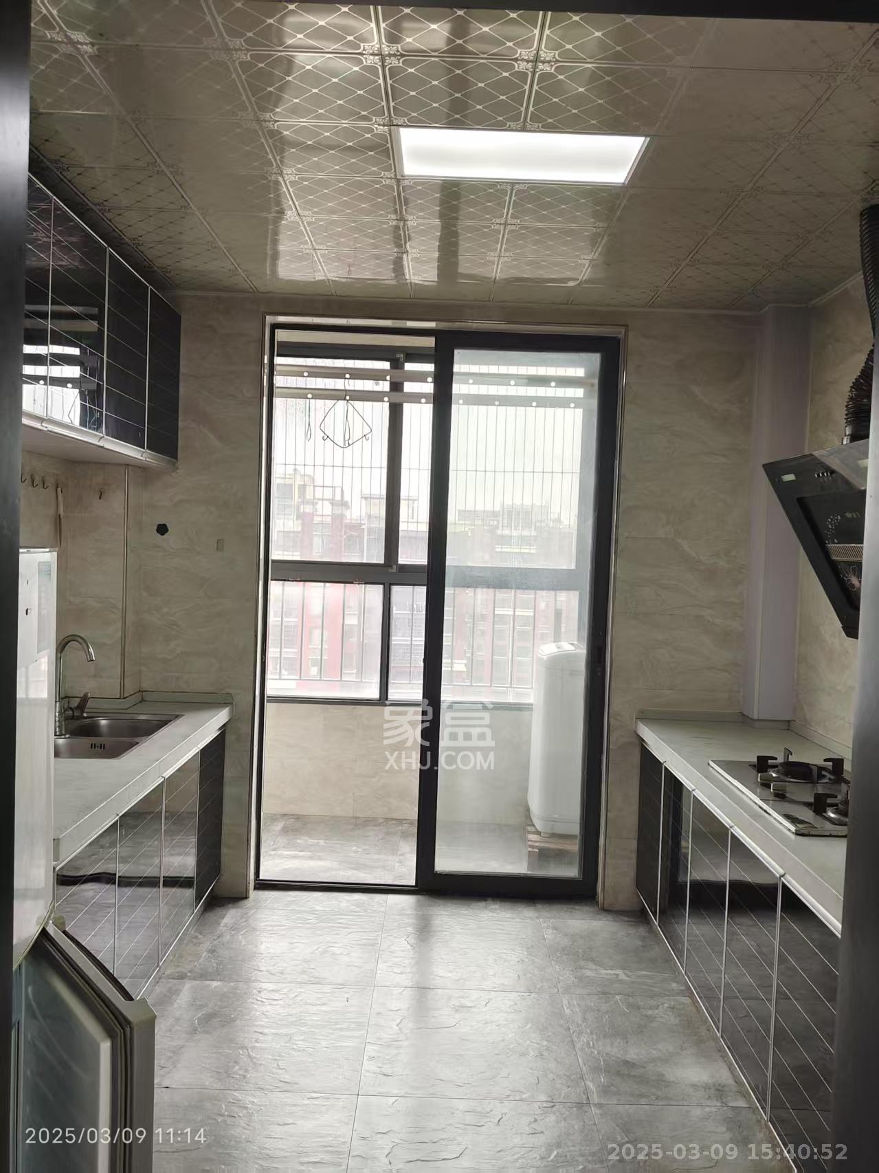 华润凤凰城二期  5室2厅2卫    3500.0元/月 华润凤凰城二期  5室2厅2卫    3500.0元/月室内图