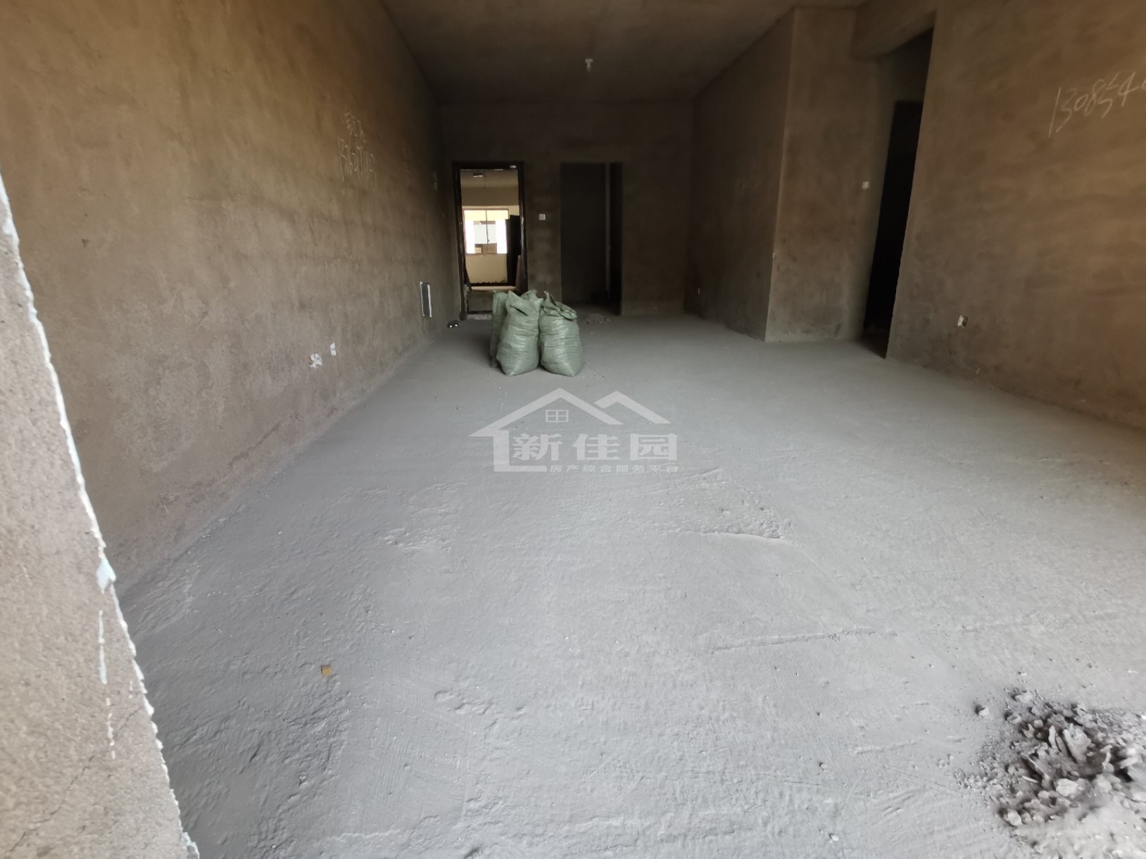 空港新城二期  3室2厅2卫    41.8万 空港新城二期  3室2厅2卫    41.8万客厅