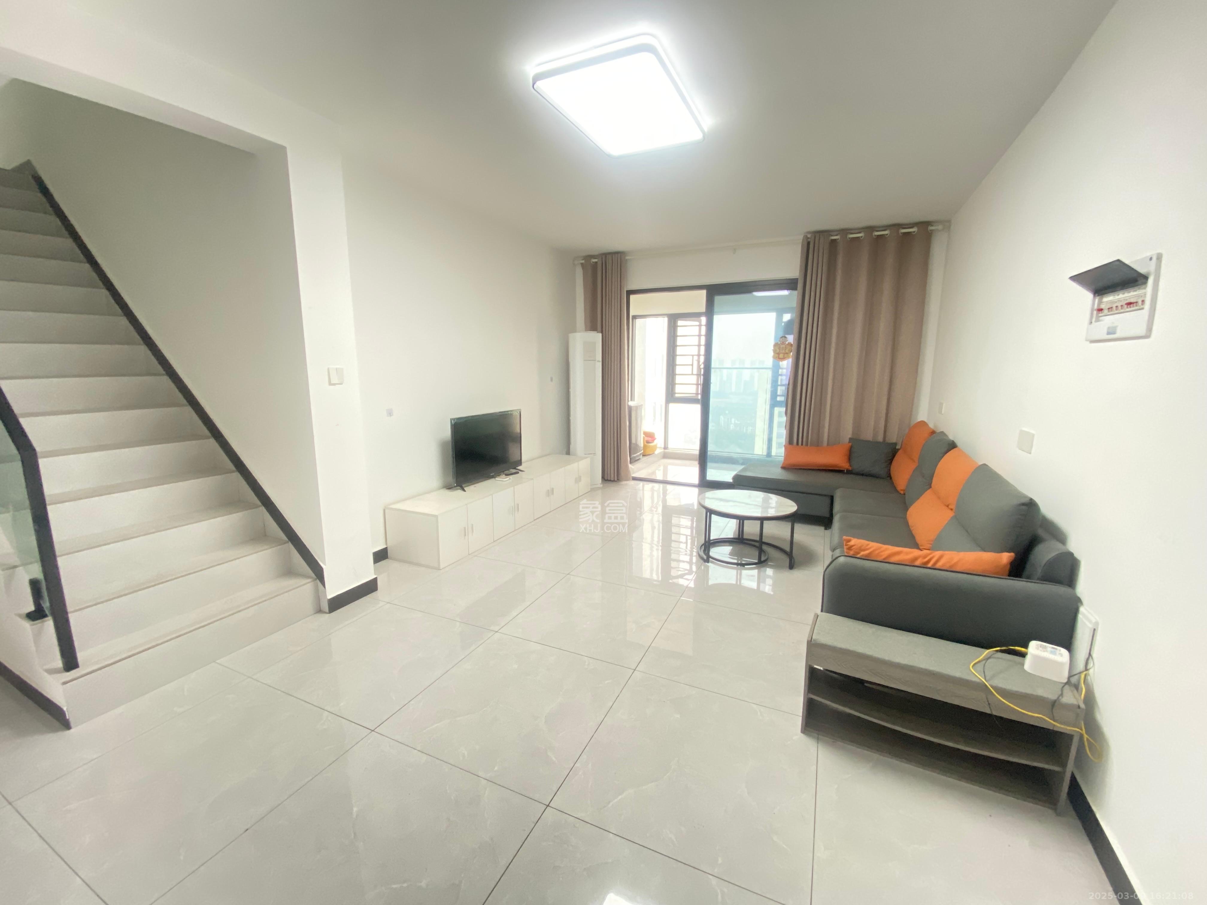 卓越青竹湖 4室2厅2卫 2200.0元/月 卓越青竹湖 4室2厅2卫 2200.0元/月室内图