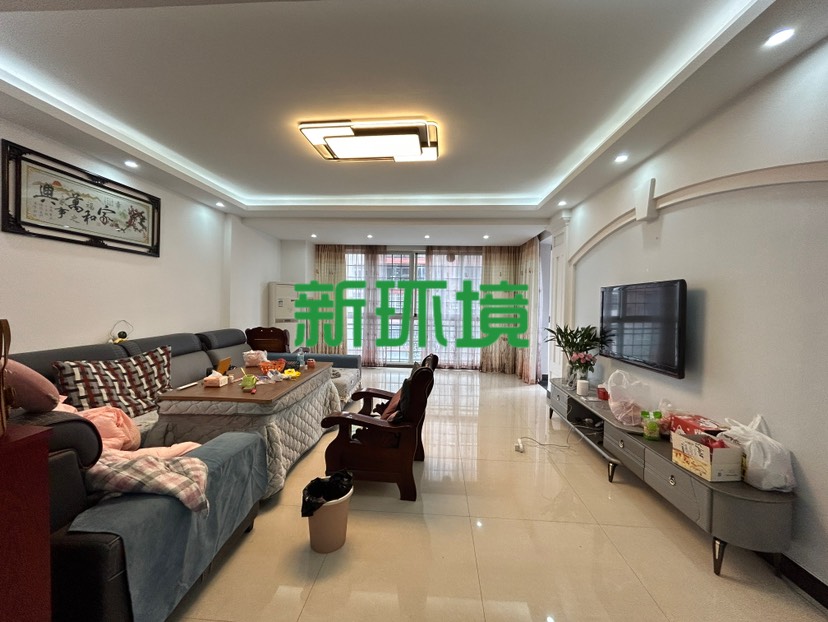 东城首座  4室2厅2卫   78.00万客厅