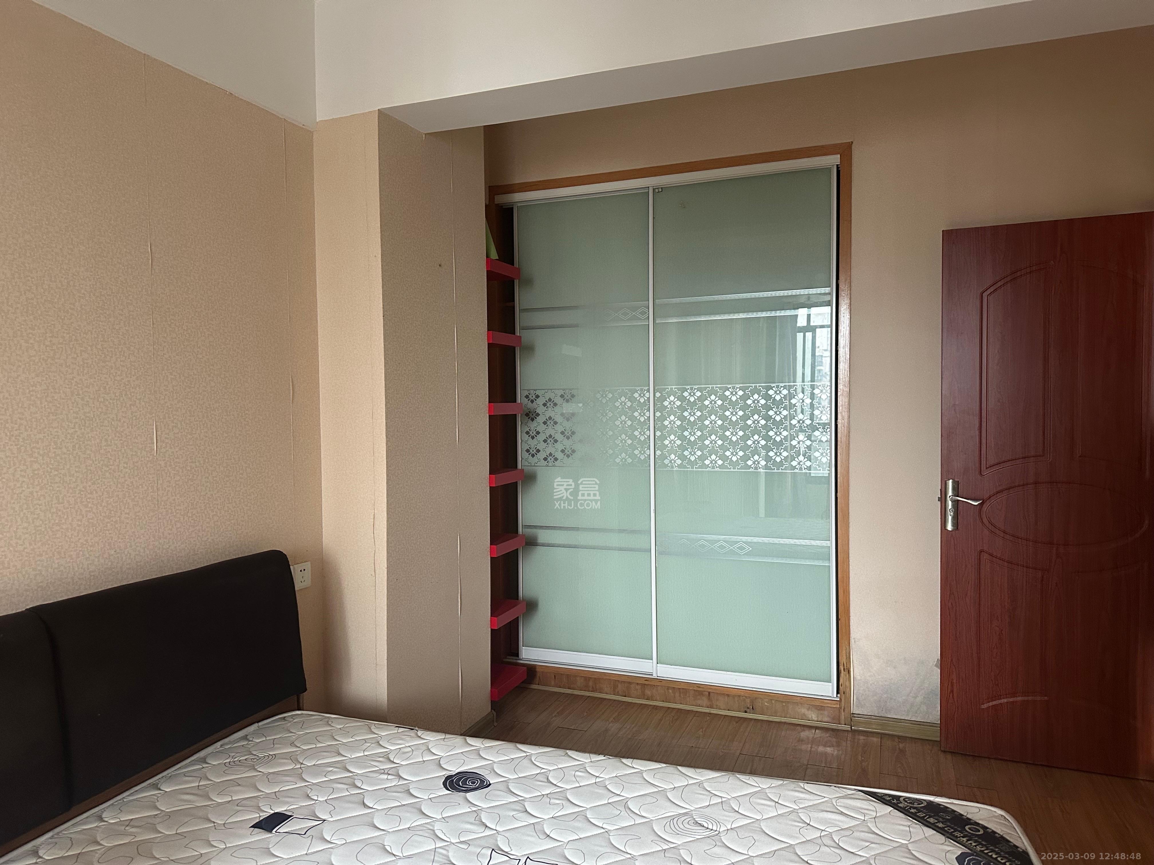 钱隆学府一、二期 2室1厅1卫 1600.0元/月 钱隆学府一、二期 2室1厅1卫 1600.0元/月室内图