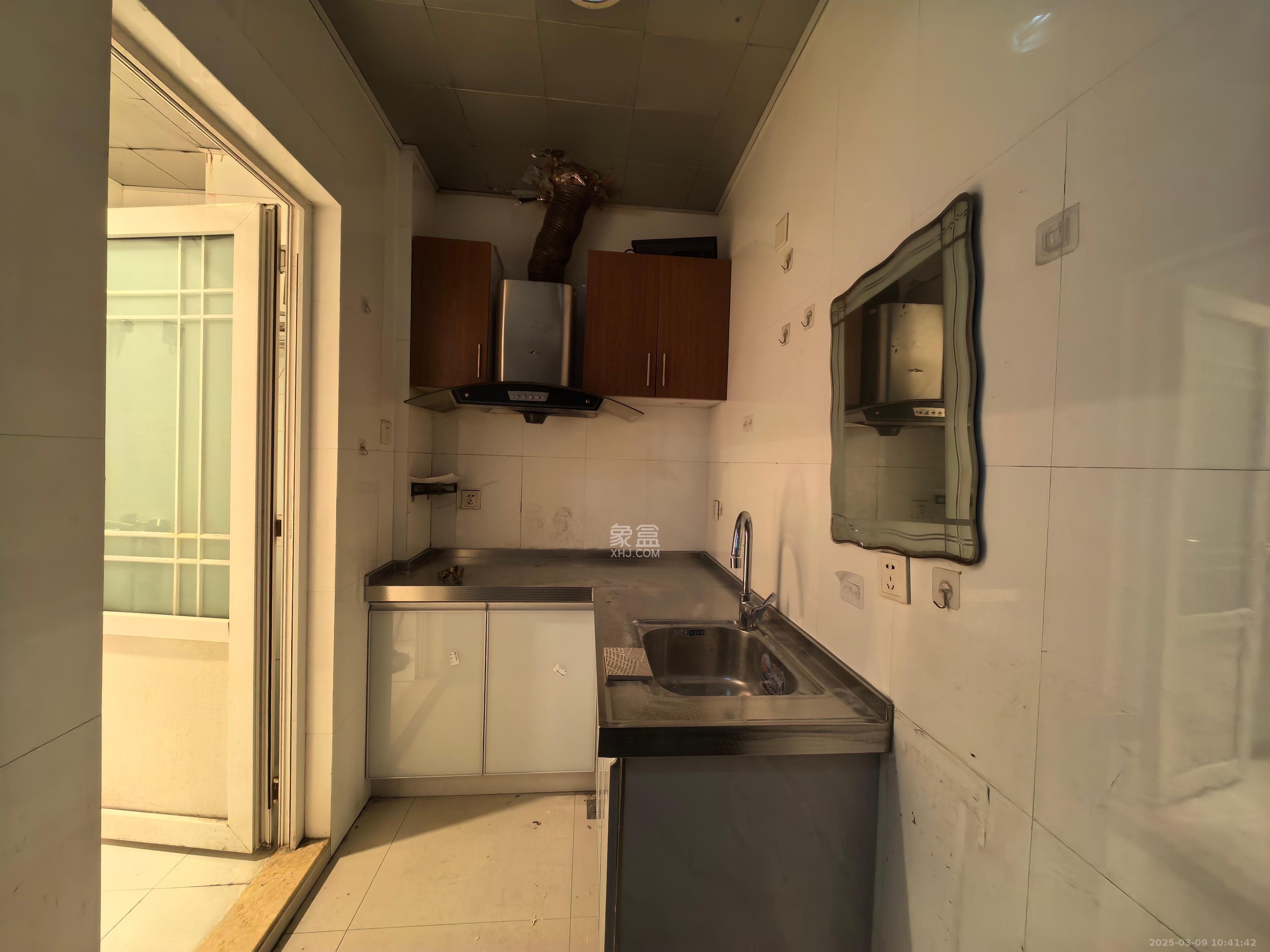 咸嘉新村悦峰园 1室1厅1卫 1000.0元/月 咸嘉新村悦峰园 1室1厅1卫 1000.0元/月室内图