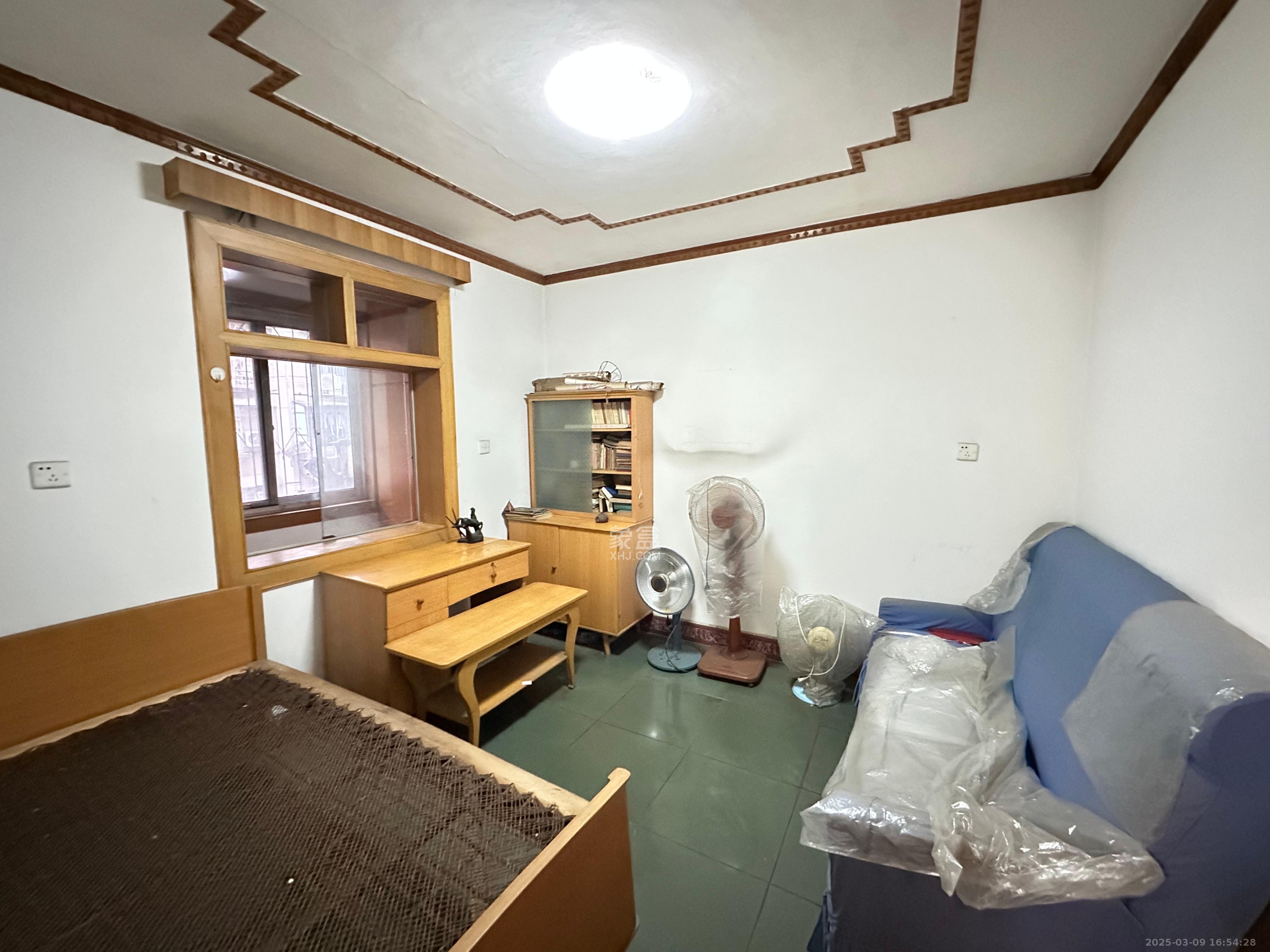 新四村  3室1厅1卫   24.00万客厅