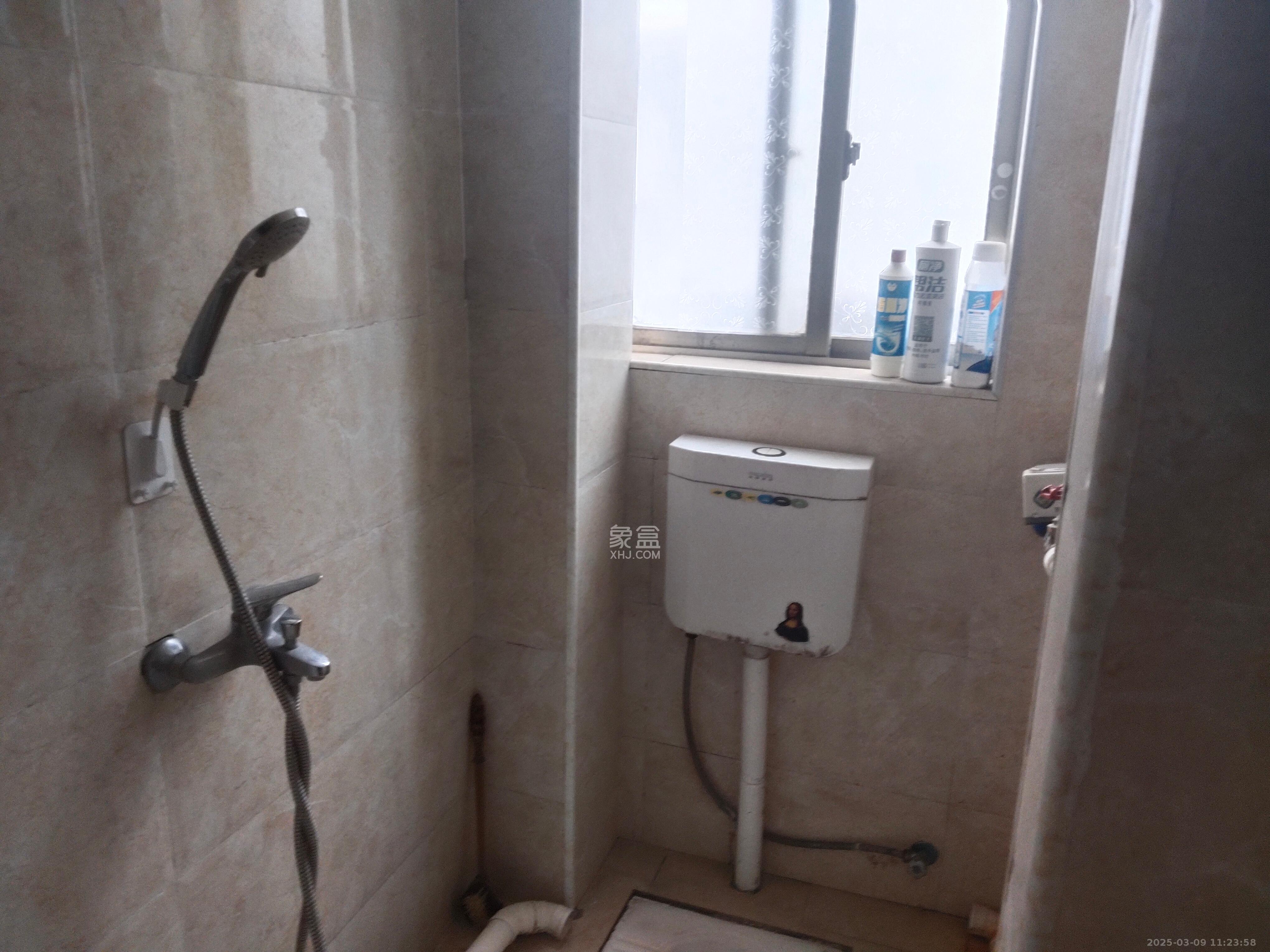 中南石油局宿舍 3室1厅1卫 2300.0元/月 中南石油局宿舍 3室1厅1卫 2300.0元/月室内图