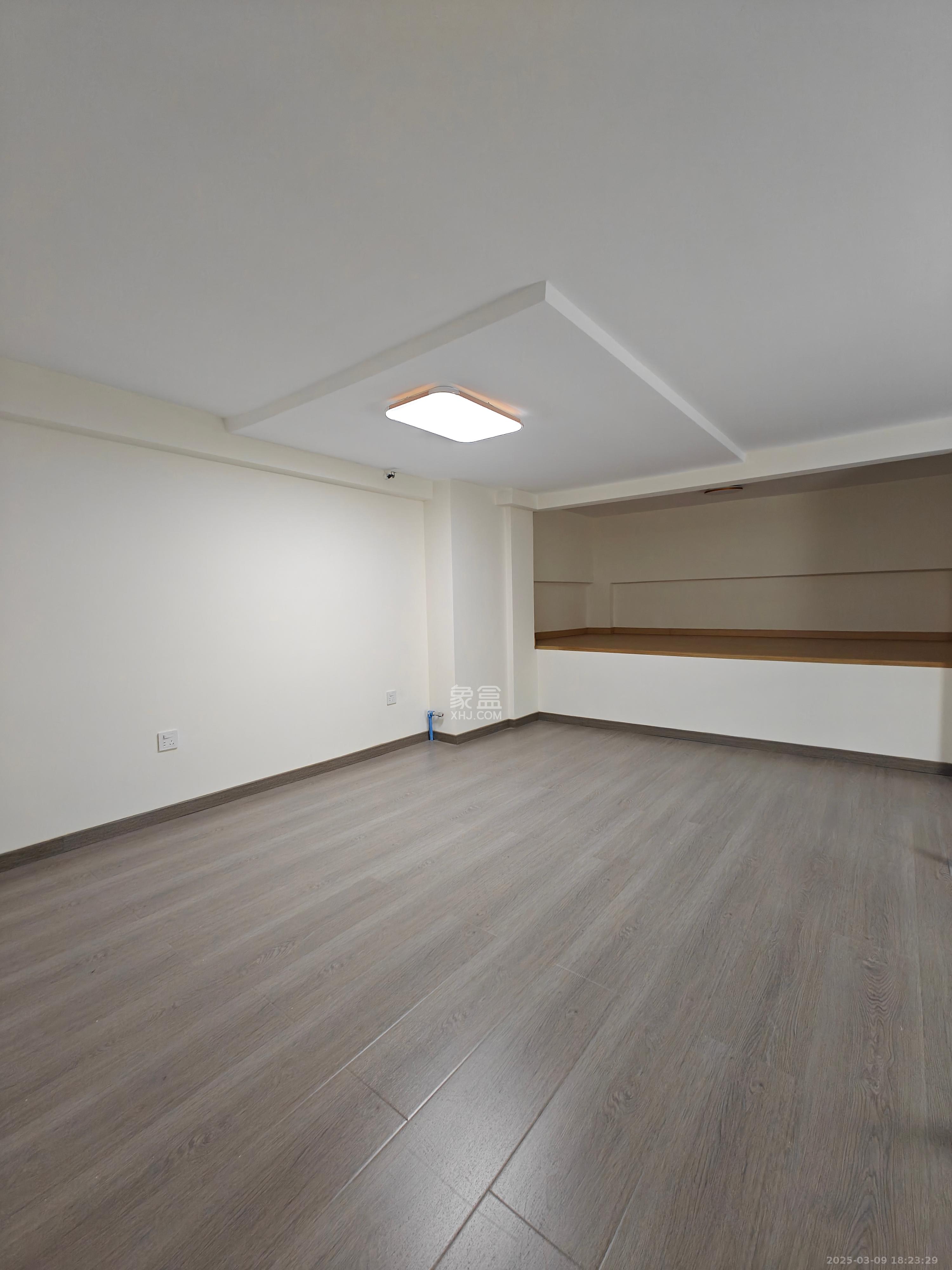 复地滨江金融中心 2室2厅1卫 4000.0元/月 复地滨江金融中心 2室2厅1卫 4000.0元/月室内图