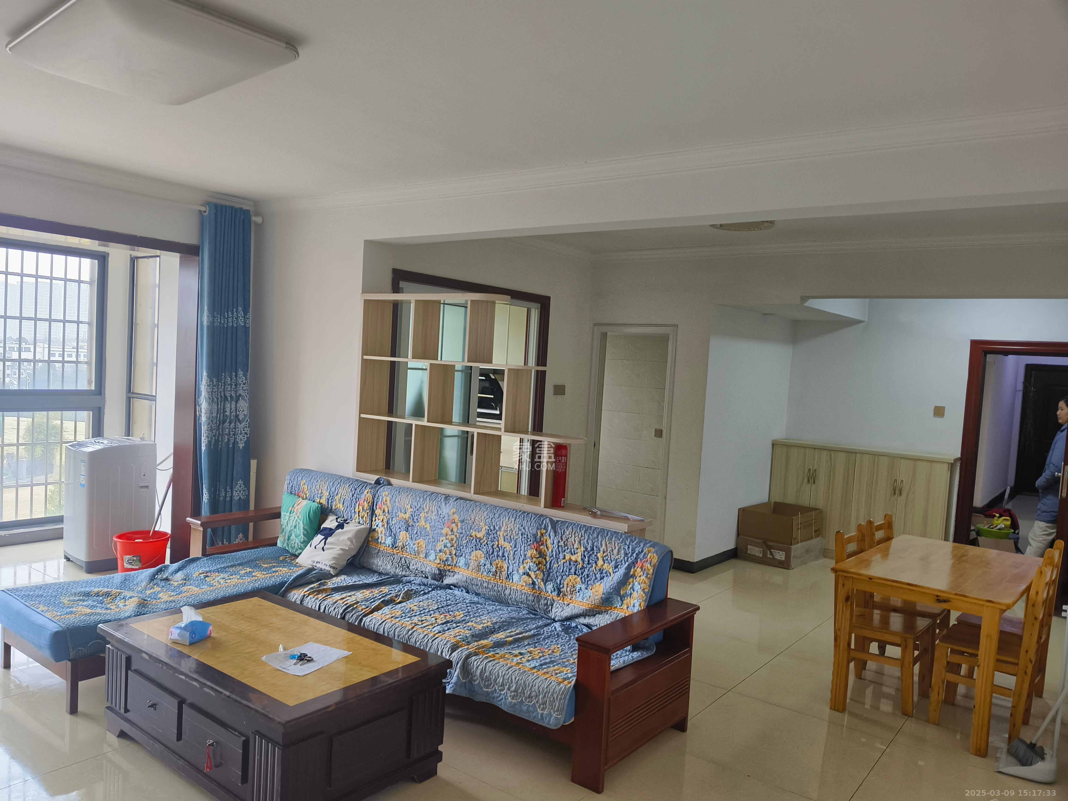 和润园一、二期 3室2厅2卫 2200.0元/月 和润园一、二期 3室2厅2卫 2200.0元/月室内图