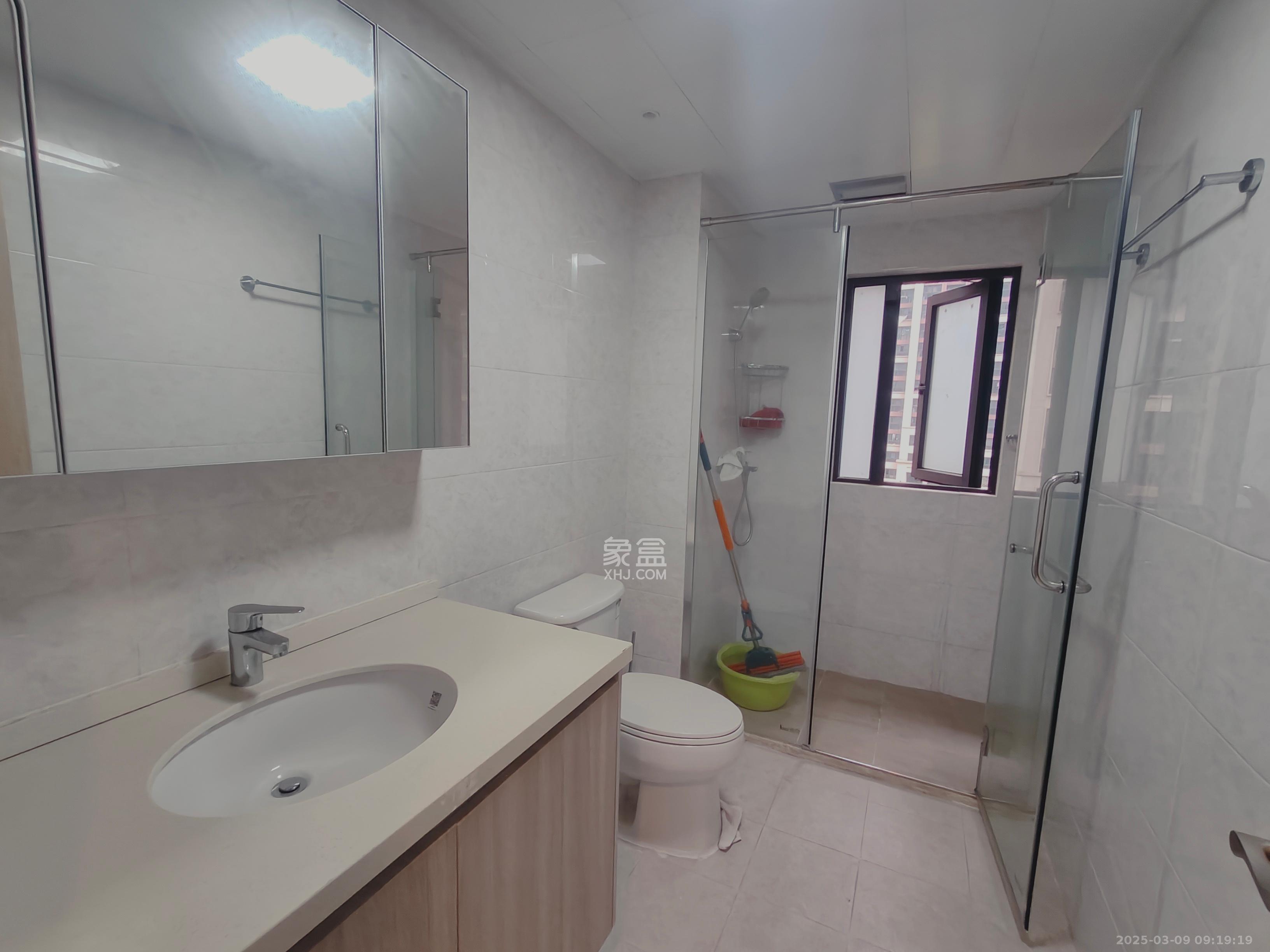 新城国际花都 3室2厅1卫 1800.0元/月 新城国际花都 3室2厅1卫 1800.0元/月室内图