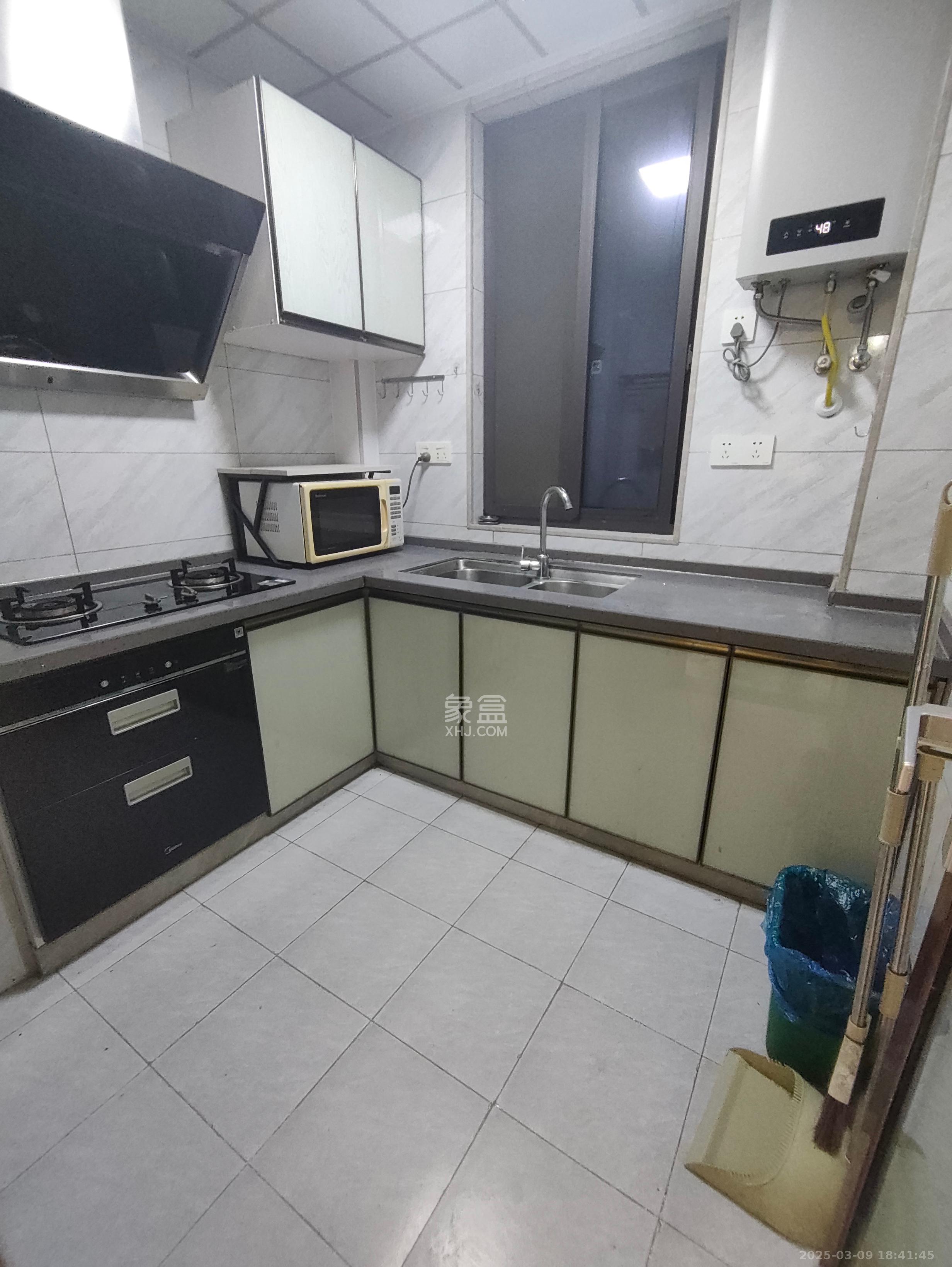 绿地海外滩一期 3室2厅0卫 2000.0元/月 绿地海外滩一期 3室2厅0卫 2000.0元/月室内图