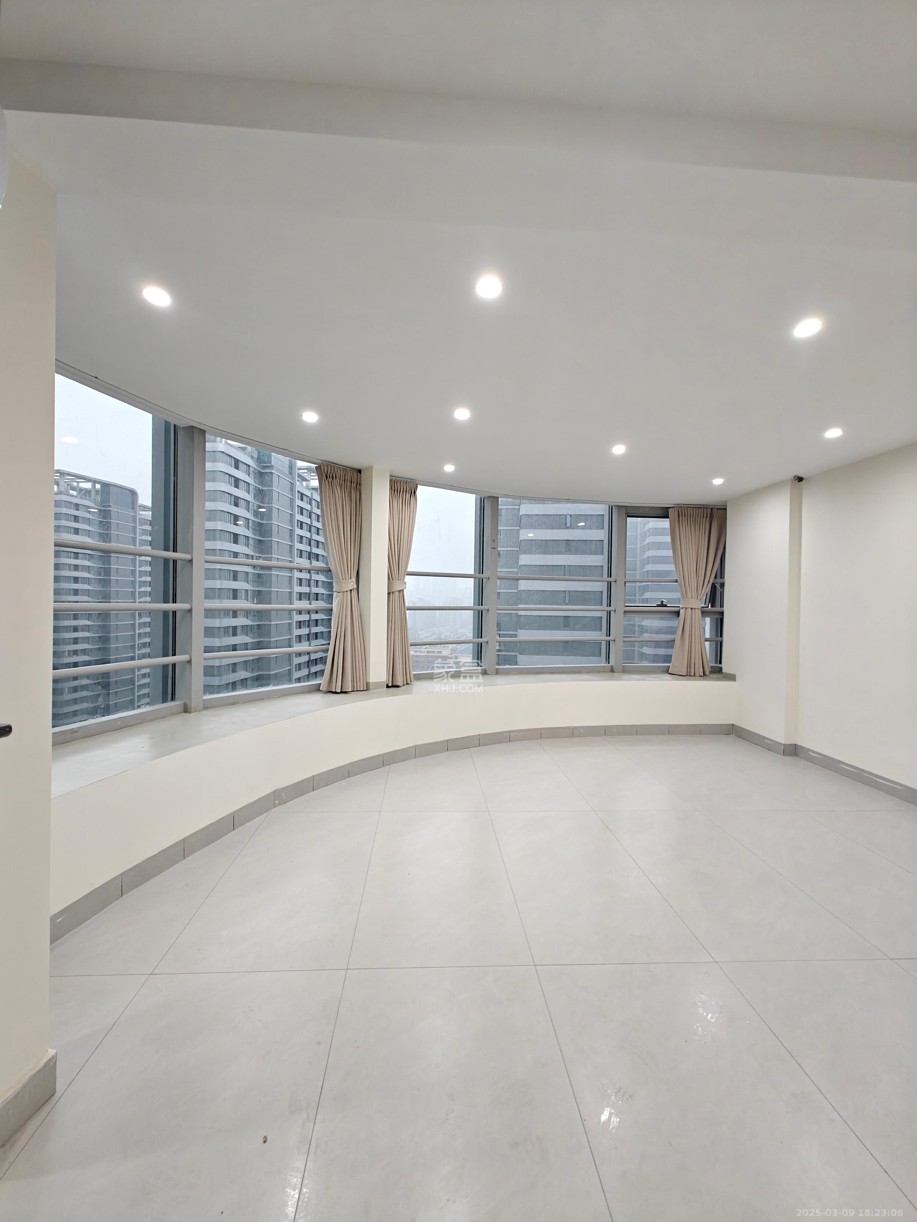 复地滨江金融中心 2室2厅1卫 4000.0元/月 复地滨江金融中心 2室2厅1卫 4000.0元/月室内图