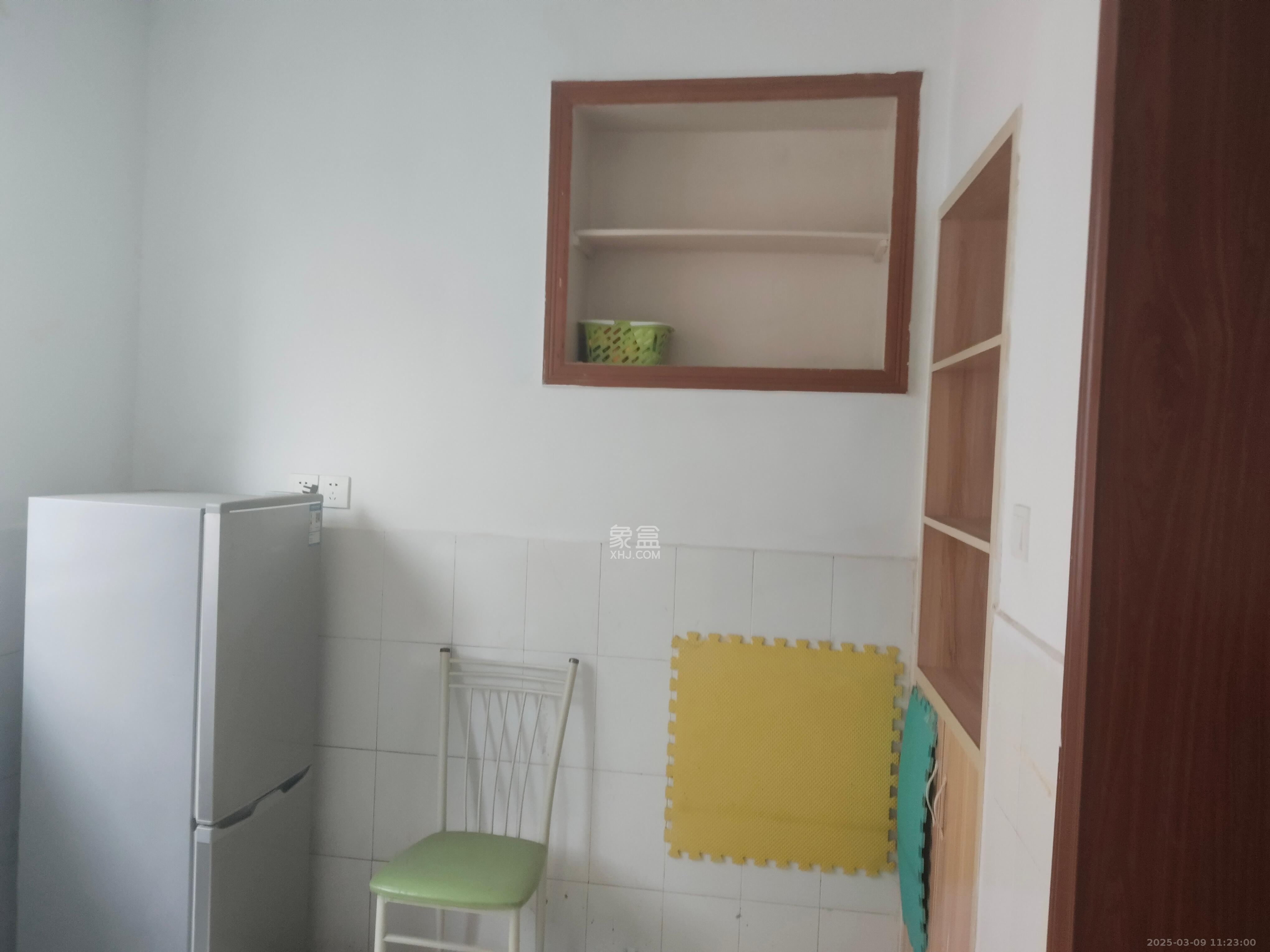 中南石油局宿舍 3室1厅1卫 2300.0元/月 中南石油局宿舍 3室1厅1卫 2300.0元/月室内图