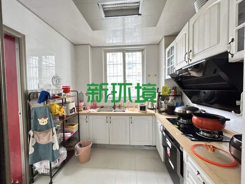东城首座  4室2厅2卫   78.00万客厅