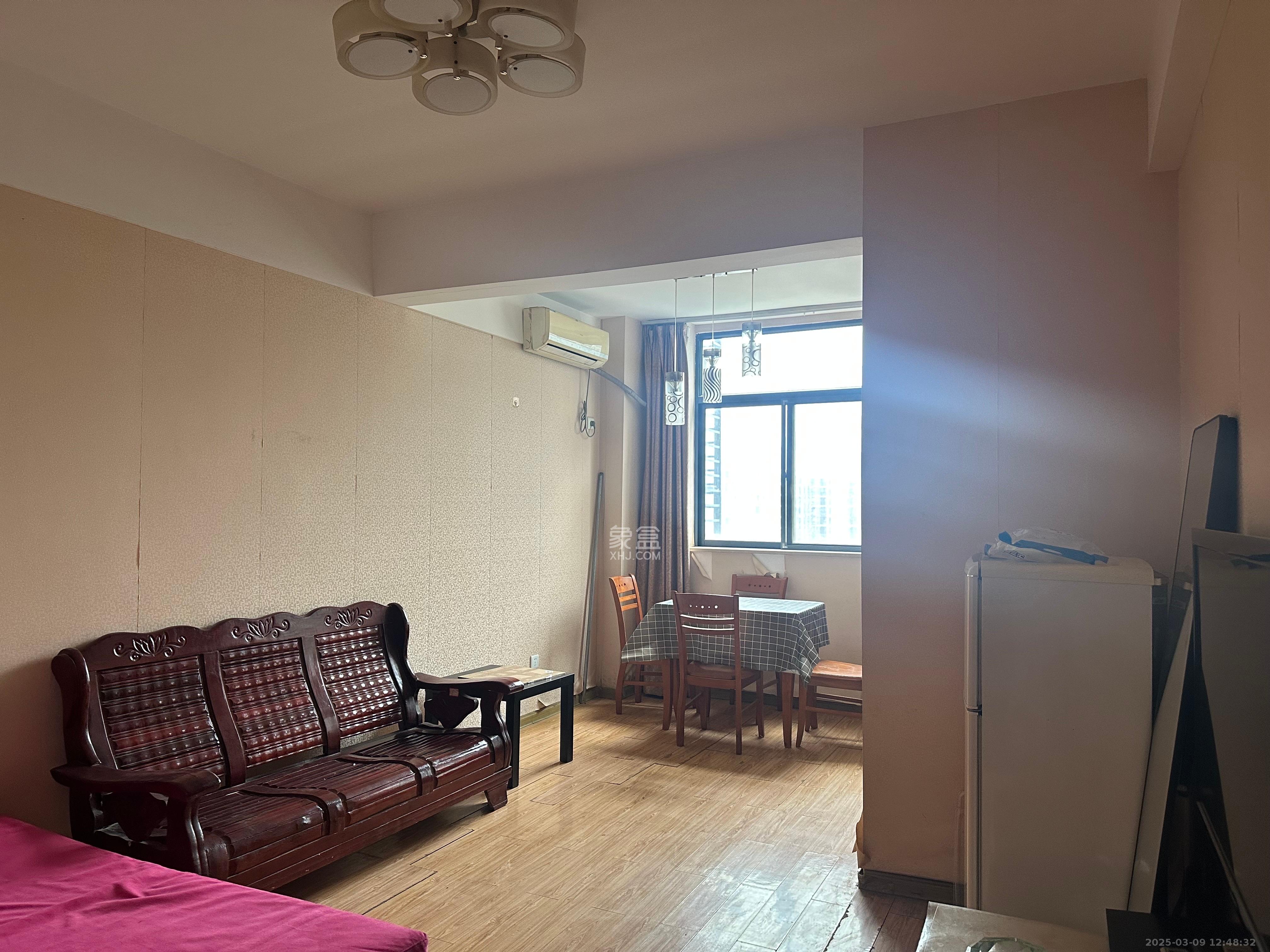 钱隆学府一、二期 2室1厅1卫 1600.0元/月 钱隆学府一、二期 2室1厅1卫 1600.0元/月室内图