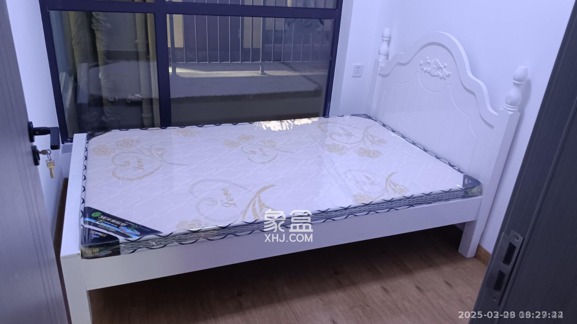星湖湾二期高层  3室2厅1卫   1900.00元/月室内图