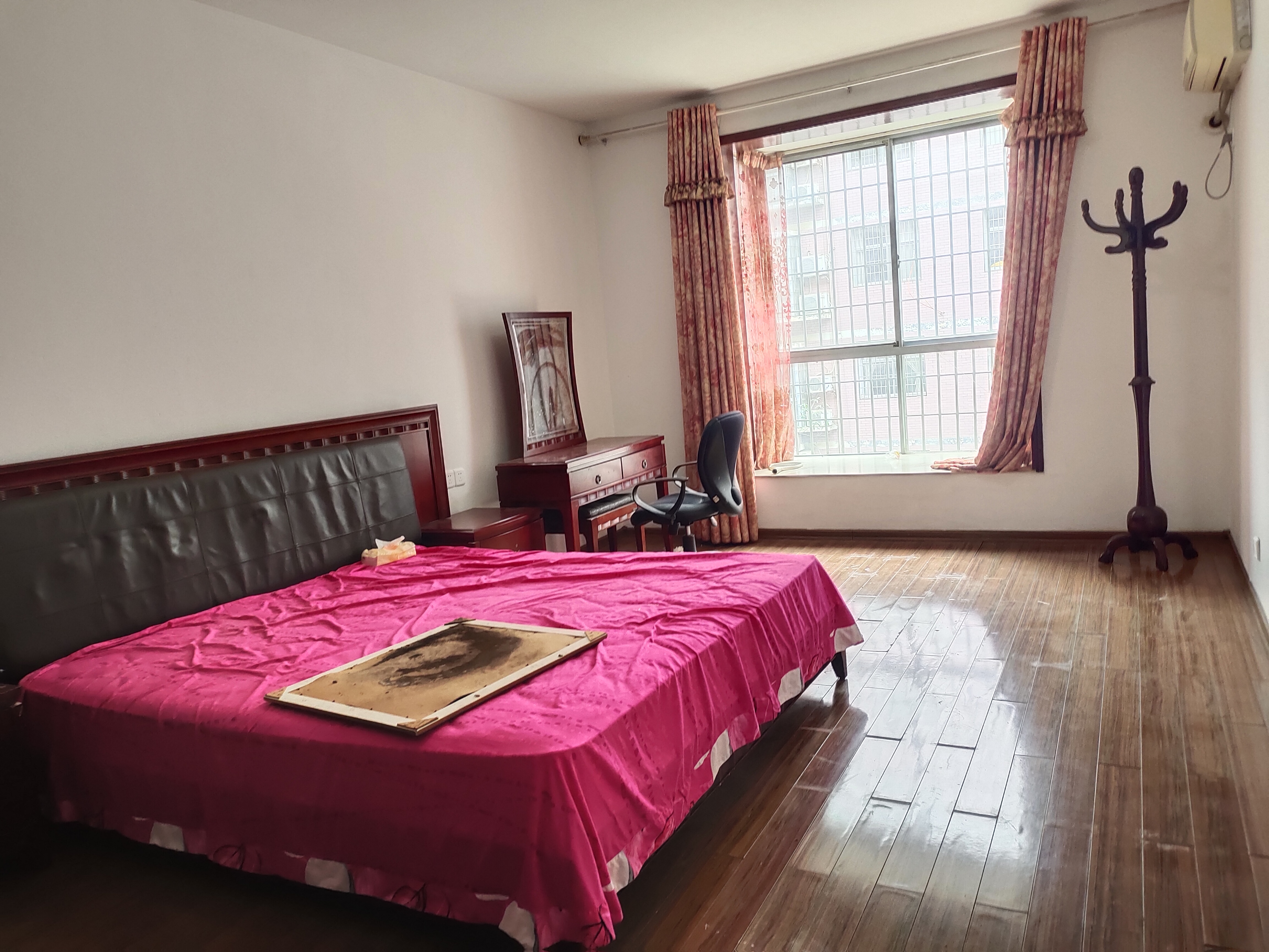 三星龙园 3室2厅2卫 67.0万 三星龙园 3室2厅2卫 67.0万卧室