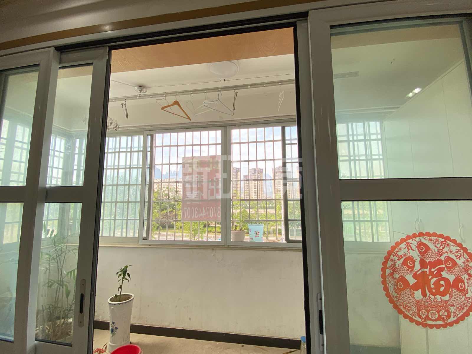 五金建材市场二期 3室2厅2卫 76.0万 五金建材市场二期 3室2厅2卫 76.0万客厅