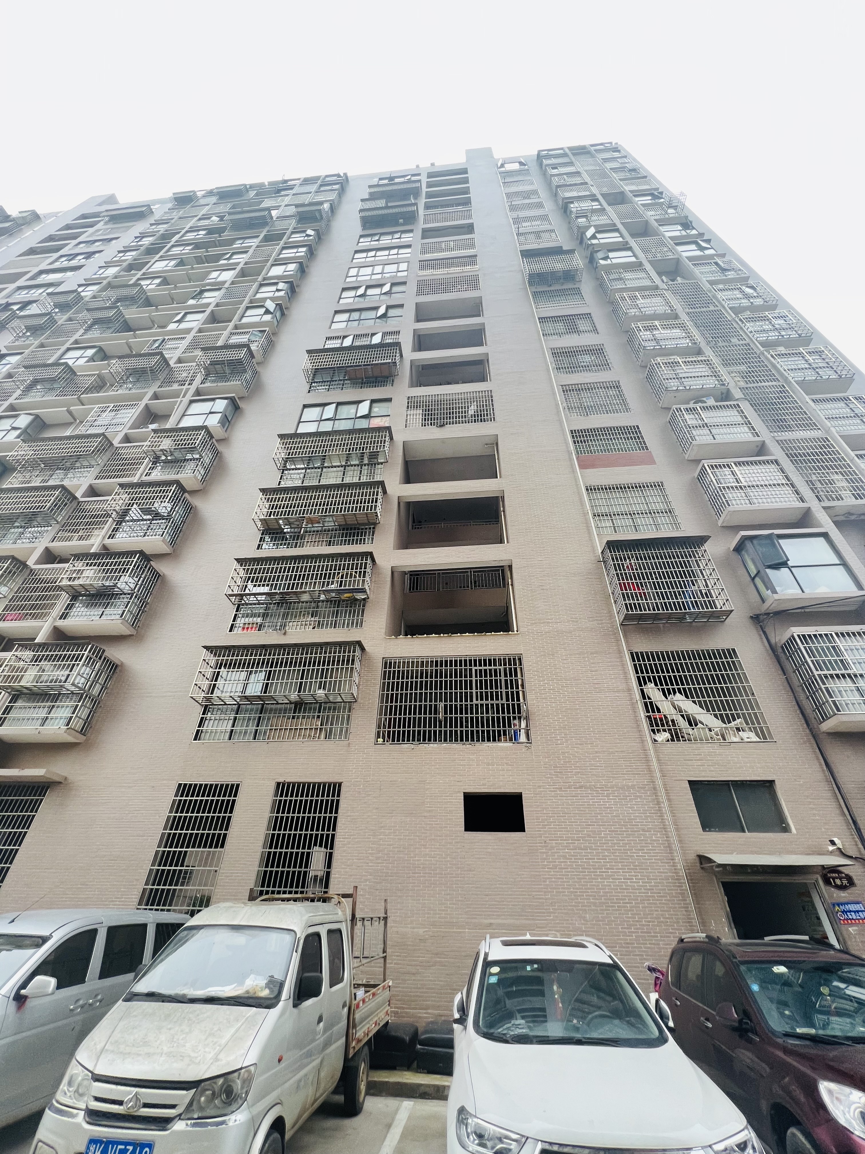 泓泽星城 3室2厅2卫 32.4万 泓泽星城 3室2厅2卫 32.4万客厅