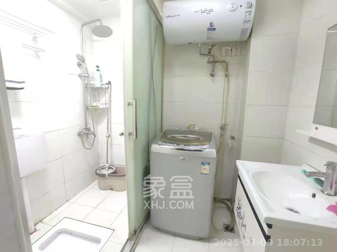 剑桥名门  2室1厅1卫    1800.0元/月室内图