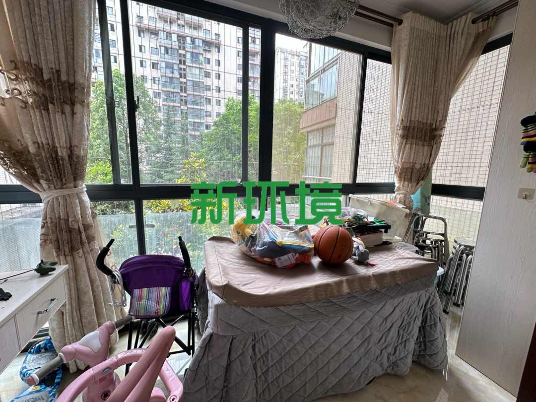 阳光水岸  3室2厅2卫   61.80万客厅