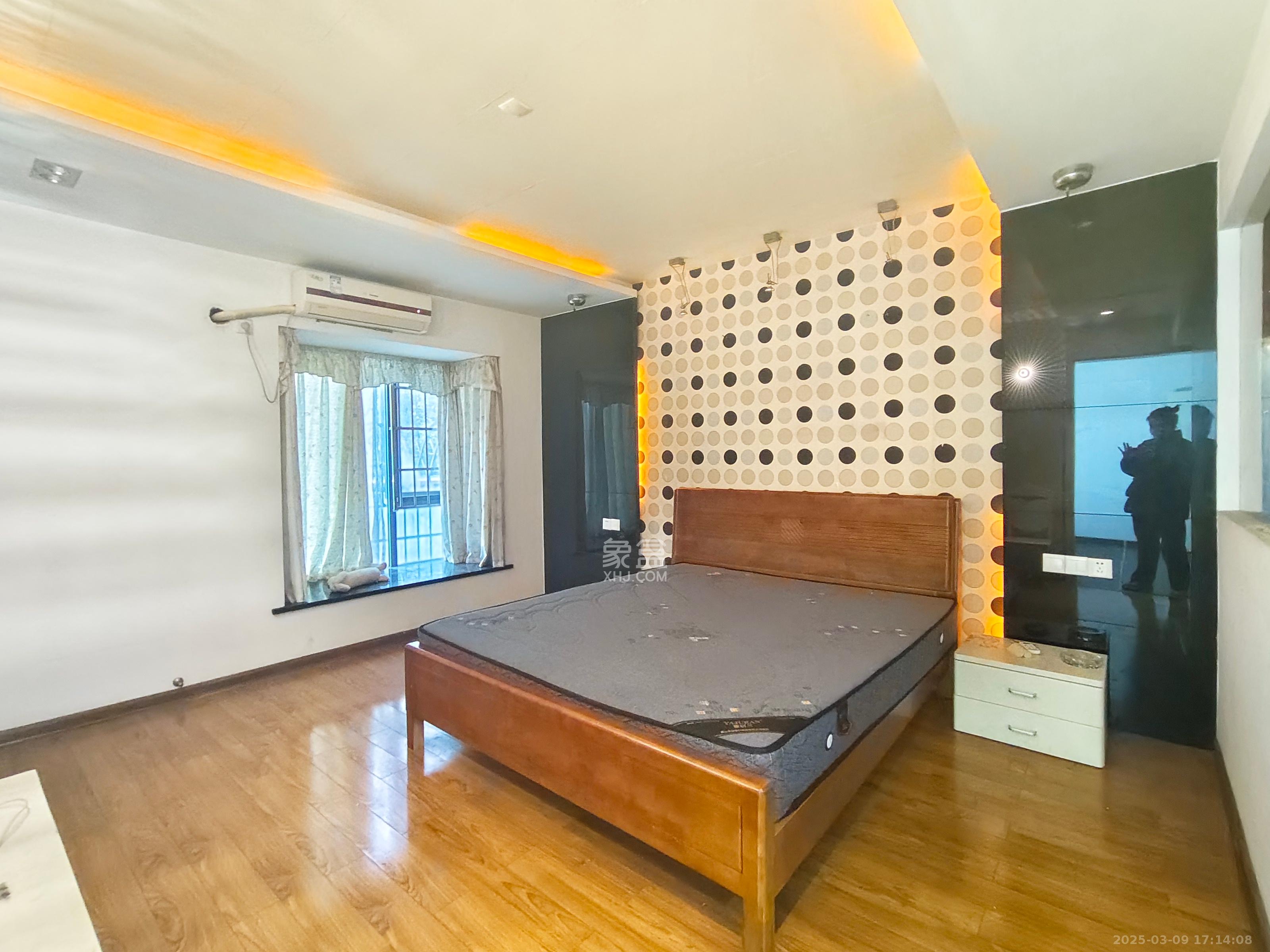 银港水晶城 3室2厅2卫 3500.0元/月 银港水晶城 3室2厅2卫 3500.0元/月室内图