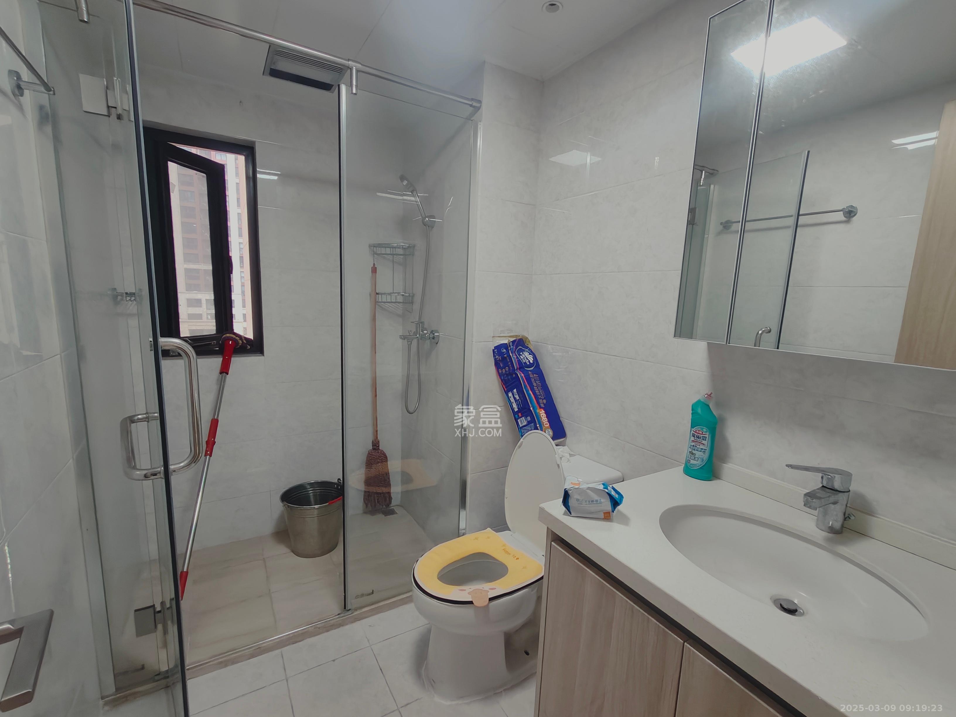 新城国际花都 3室2厅1卫 1800.0元/月 新城国际花都 3室2厅1卫 1800.0元/月室内图