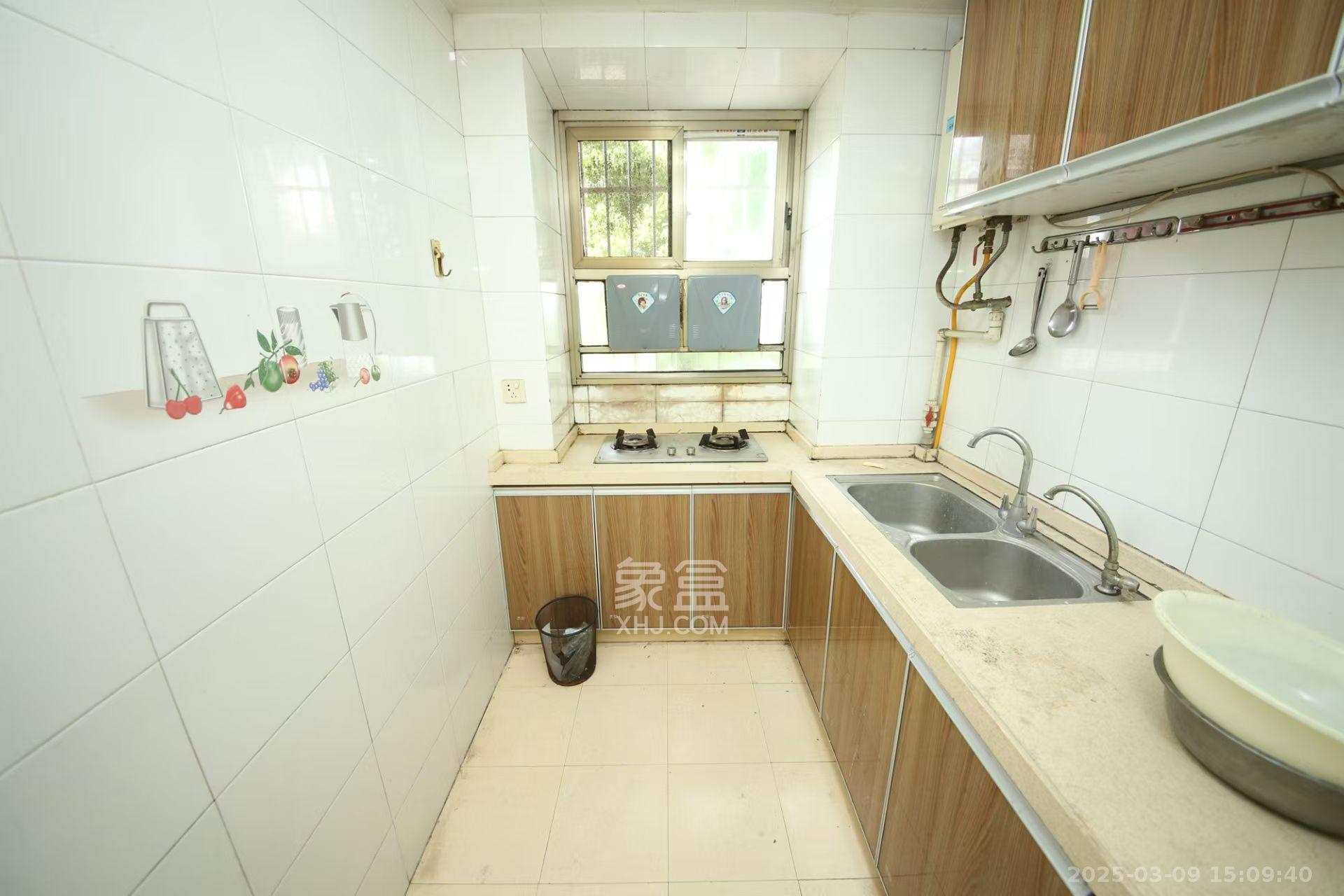 湖南省丝绸集团有限公司宿舍(人民西路288号) 3室2厅1卫 2800.0元/月 湖南省丝绸集团有限公司宿舍(人民西路288号) 3室2厅1卫 2800.0元/月室内图