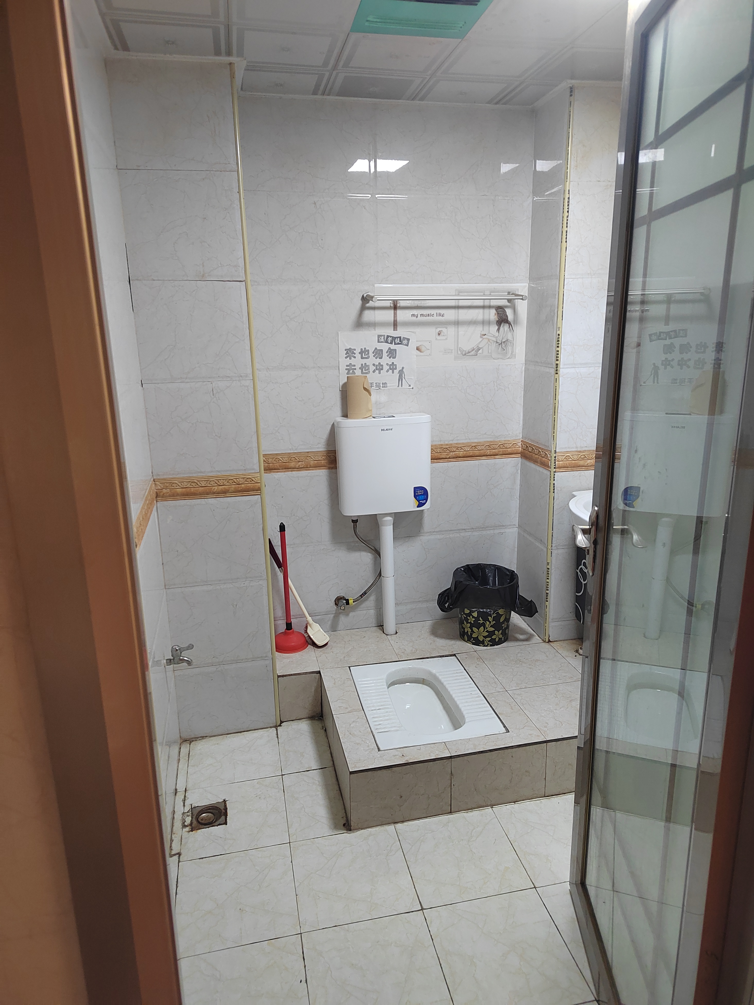 华融大厦 1室1厅1卫 900.0元/月 华融大厦 1室1厅1卫 900.0元/月室内图