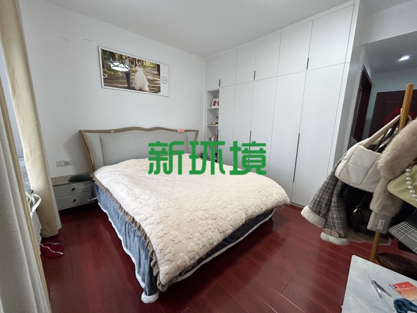 东城首座  4室2厅2卫   78.00万客厅