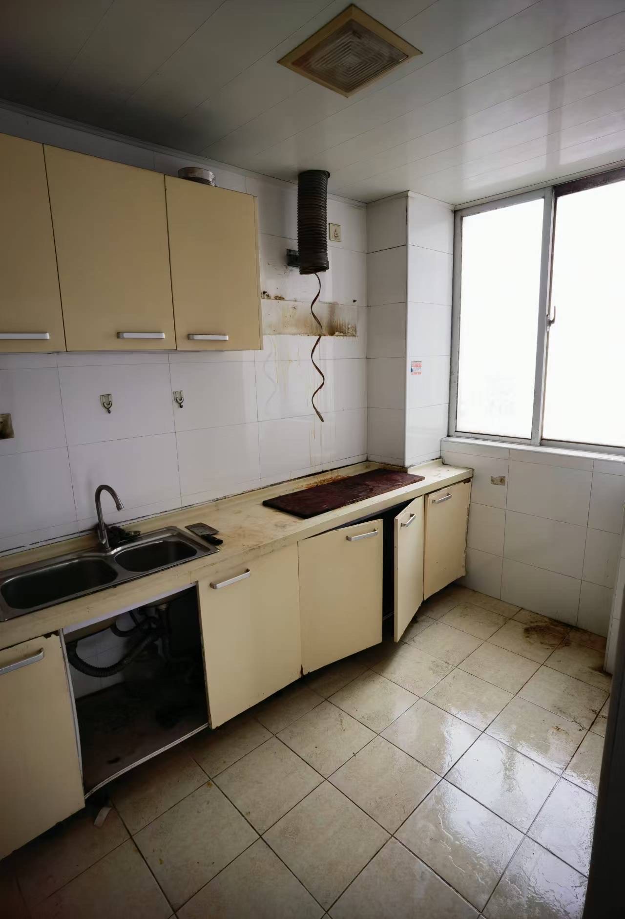 电力明园  3室2厅2卫    135.0万 电力明园  3室2厅2卫    135.0万客厅