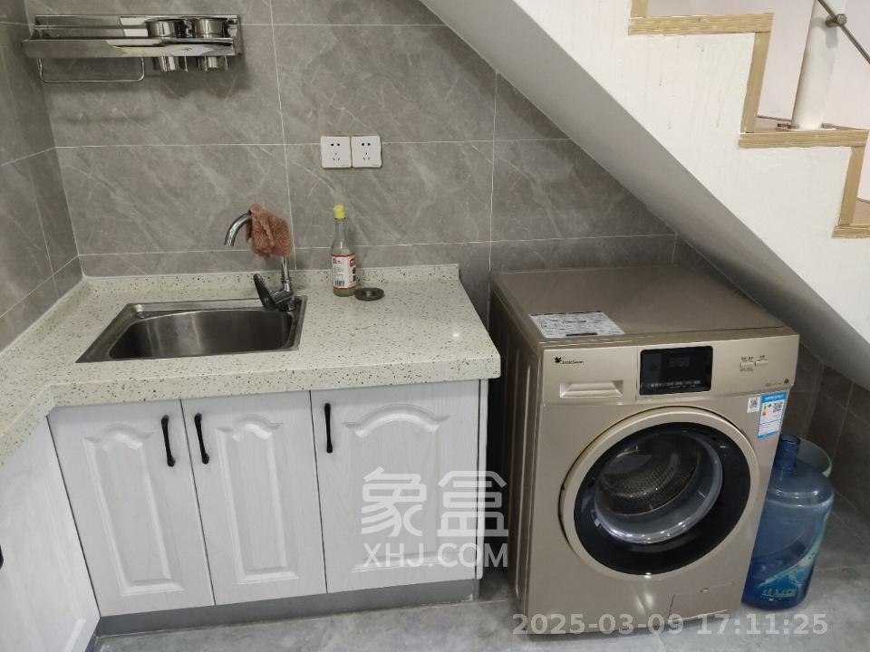 裕天国际商汇中心 1室1厅1卫 1400.0元/月 裕天国际商汇中心 1室1厅1卫 1400.0元/月室内图