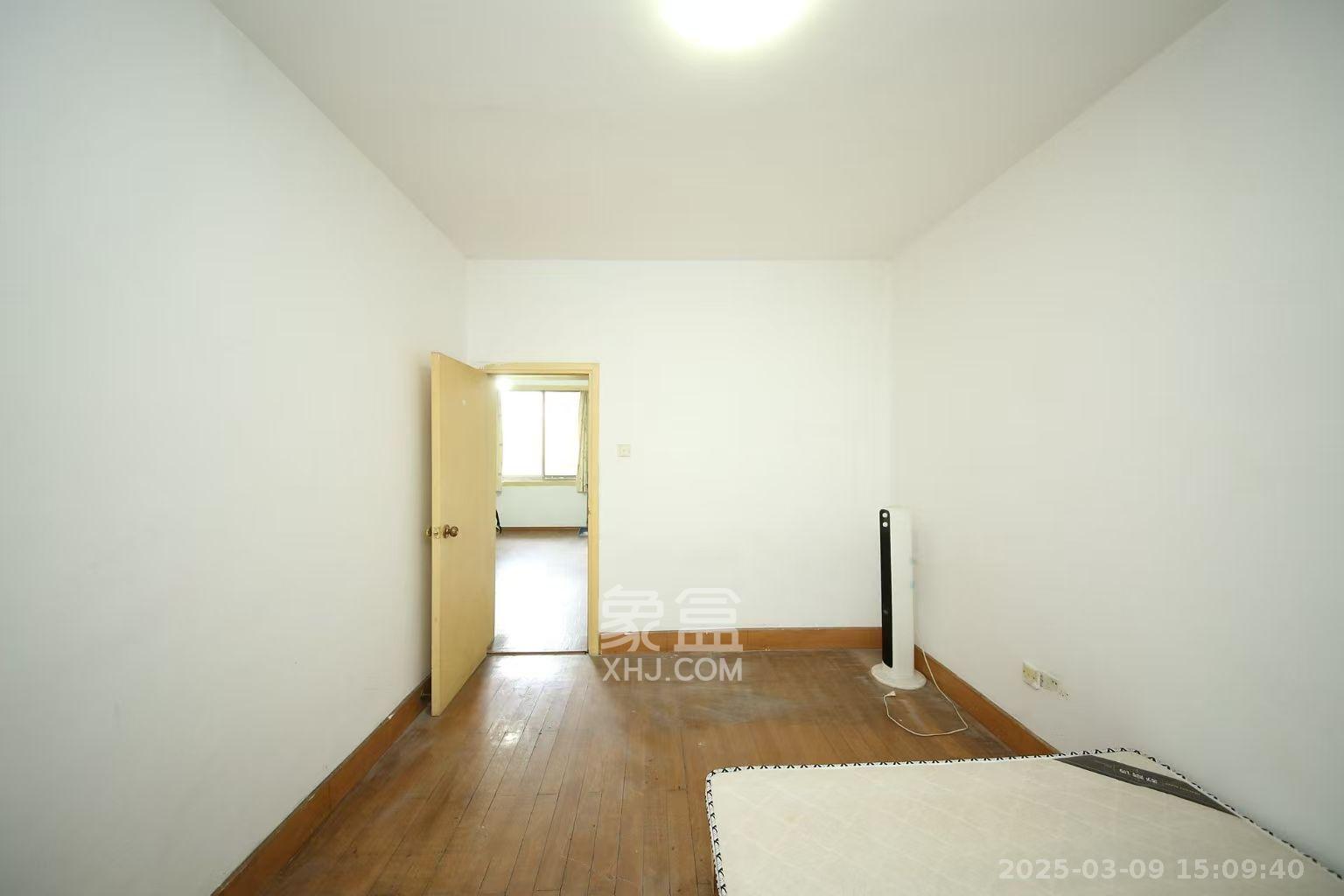 湖南省丝绸集团有限公司宿舍(人民西路288号) 3室2厅1卫 2800.0元/月 湖南省丝绸集团有限公司宿舍(人民西路288号) 3室2厅1卫 2800.0元/月室内图