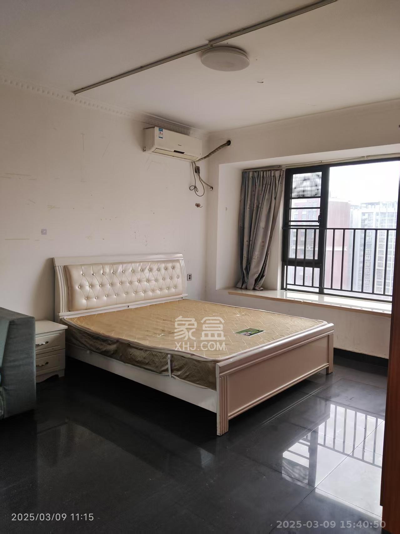 华润凤凰城二期  5室2厅2卫    3500.0元/月 华润凤凰城二期  5室2厅2卫    3500.0元/月室内图