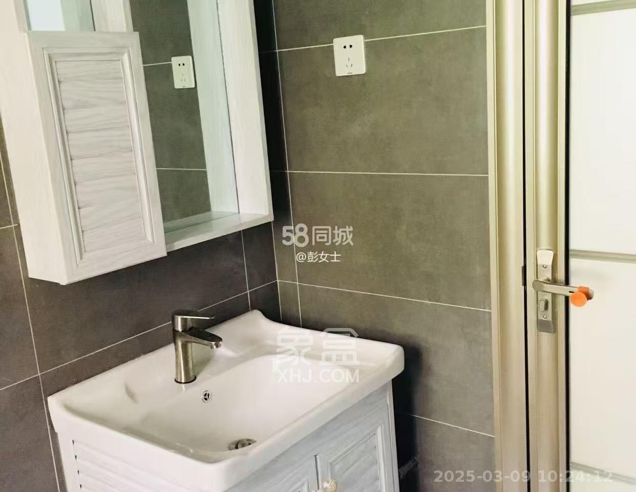 钱隆世家  3室2厅2卫   2600.00元/月户型图