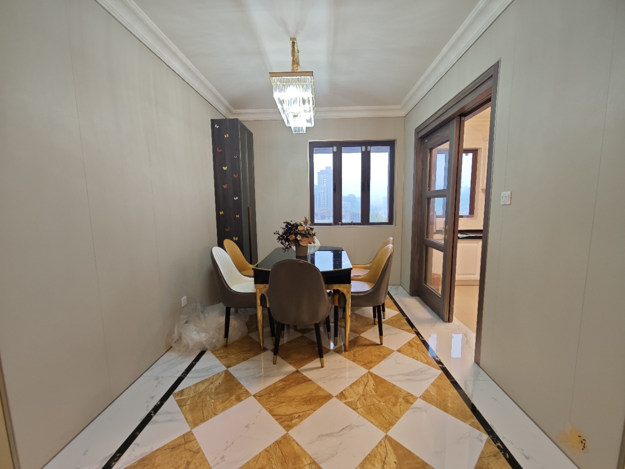 碧桂园豪园  4室2厅2卫    2000.0元/月