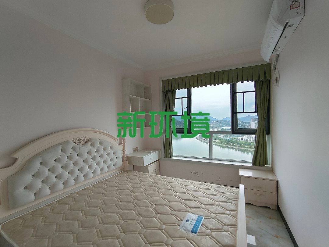 玉恒龙岸小区  3室2厅2卫   85.00万客厅