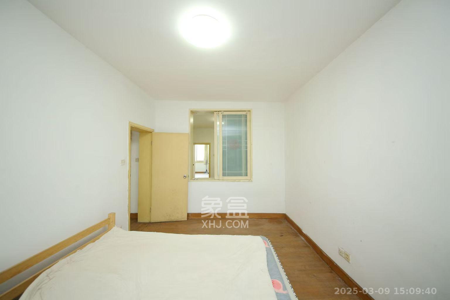 湖南省丝绸集团有限公司宿舍(人民西路288号)  3室2厅1卫    2800.0元/月 湖南省丝绸集团有限公司宿舍(人民西路288号)  3室2厅1卫    2800.0元/月