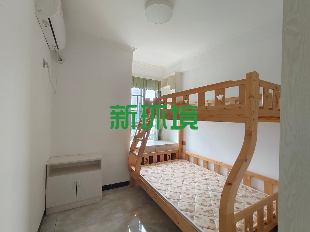 玉恒龙岸小区  3室2厅2卫   85.00万客厅