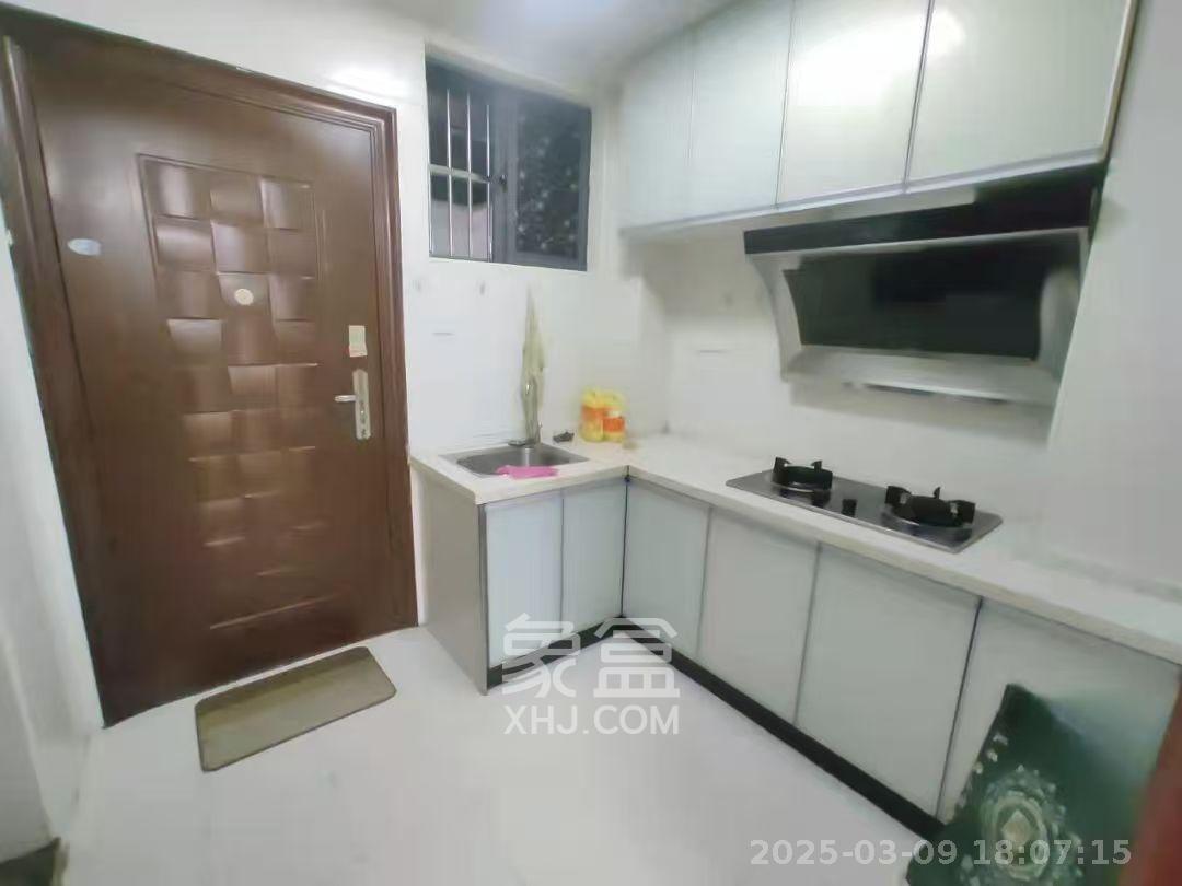 剑桥名门  2室1厅1卫    1800.0元/月室内图
