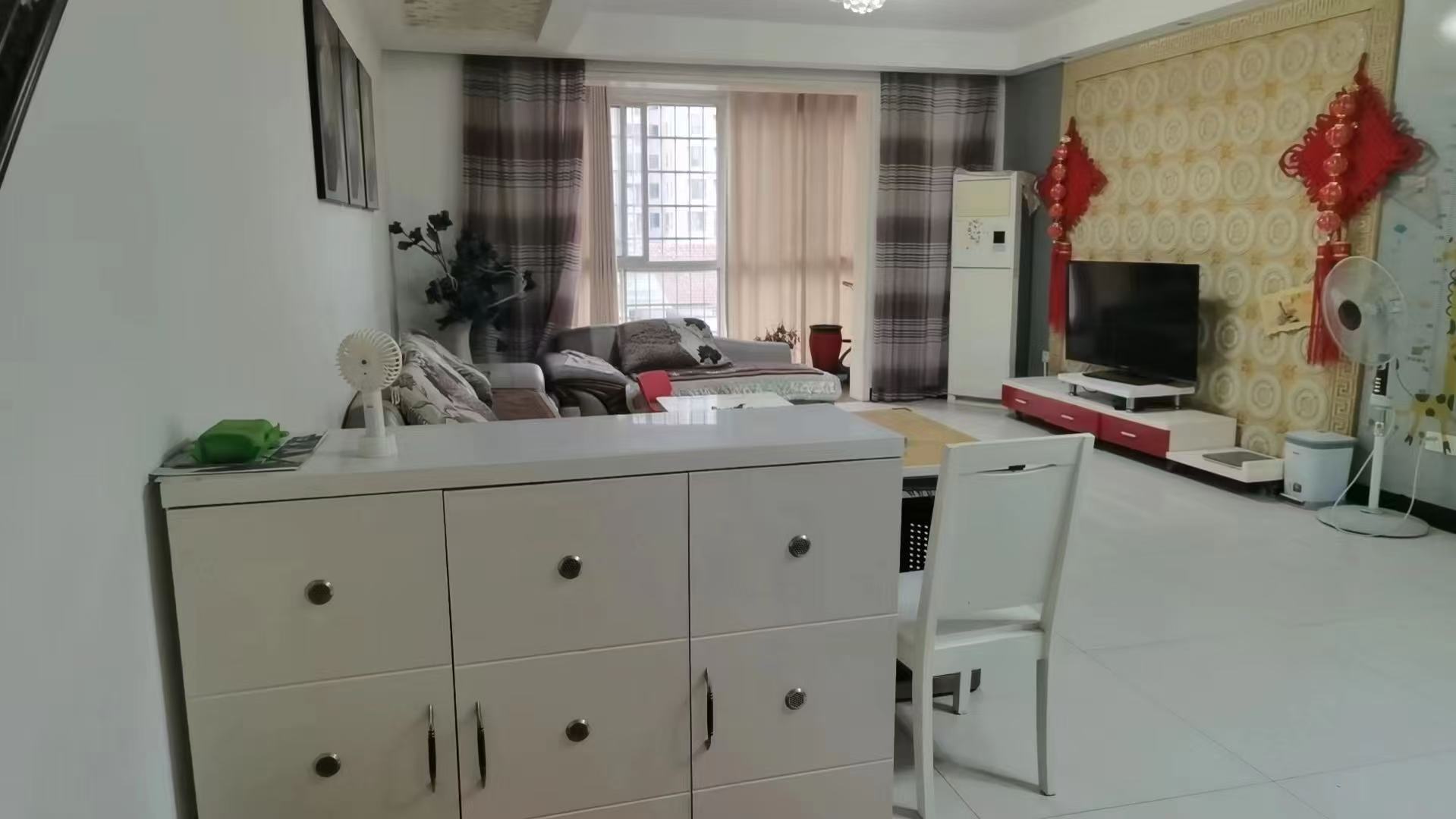 山水名苑 4室2厅2卫 100.0万 山水名苑 4室2厅2卫 100.0万客厅