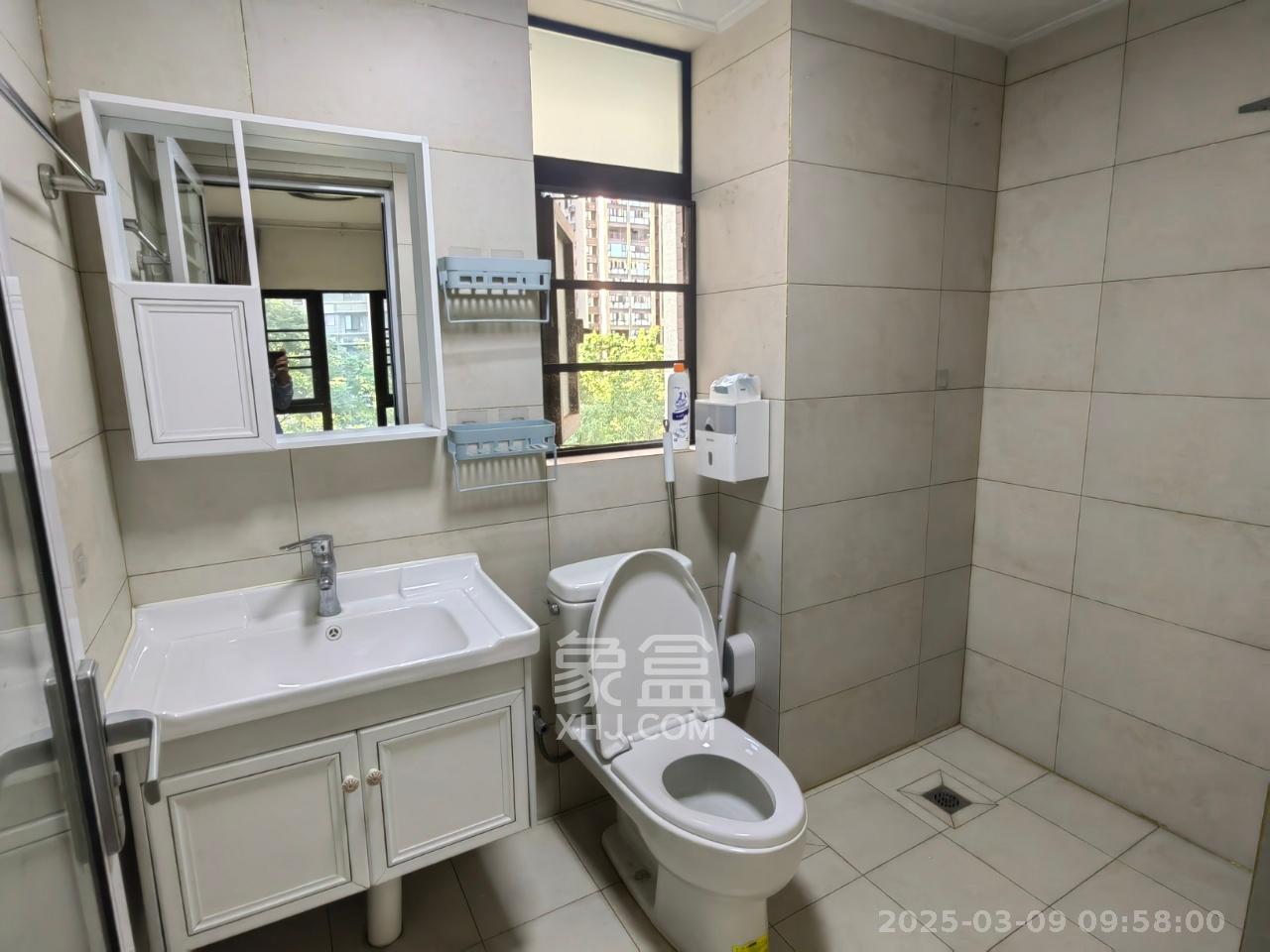 时代倾城三期 3室2厅2卫 2300.0元/月 时代倾城三期 3室2厅2卫 2300.0元/月室内图