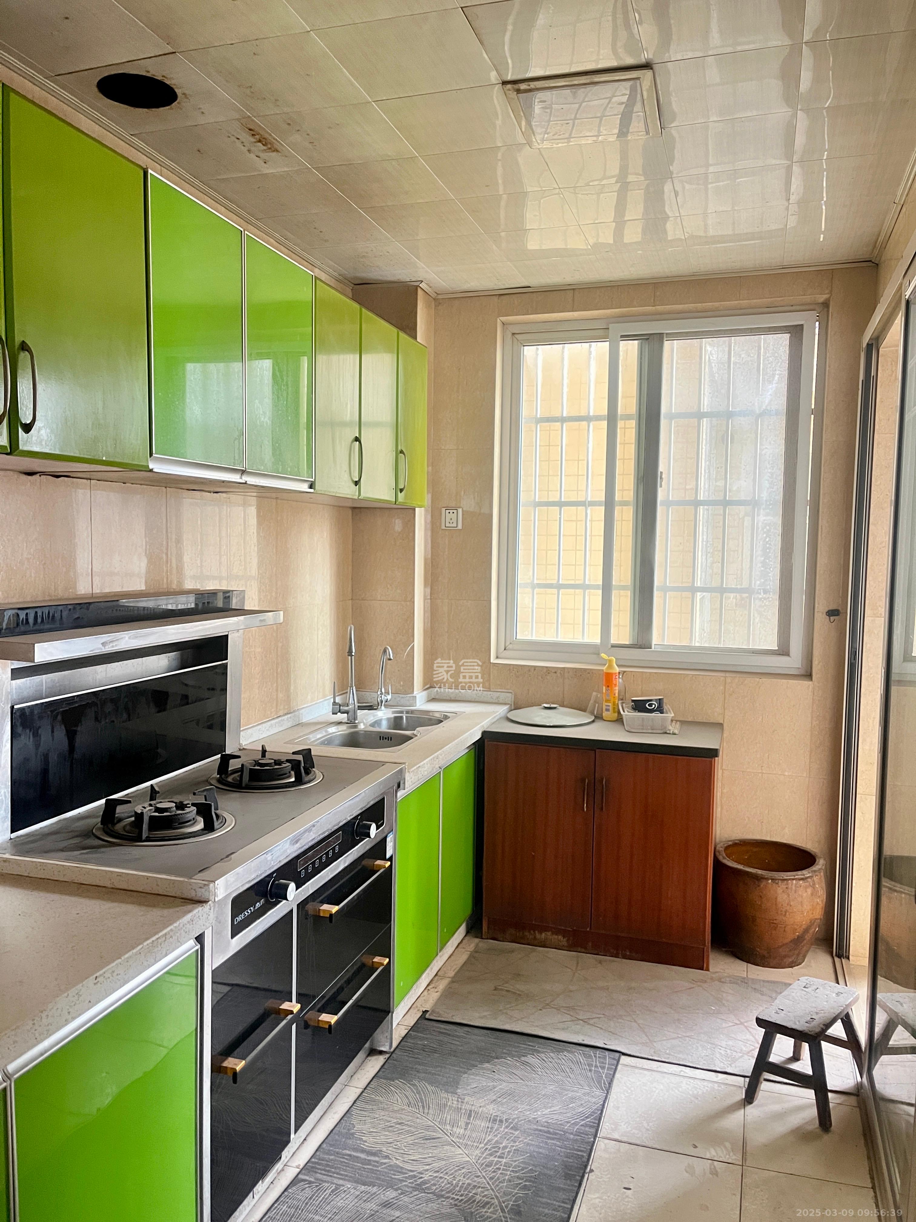 圣力华苑 3室2厅2卫 1300.0元/月 圣力华苑 3室2厅2卫 1300.0元/月室内图