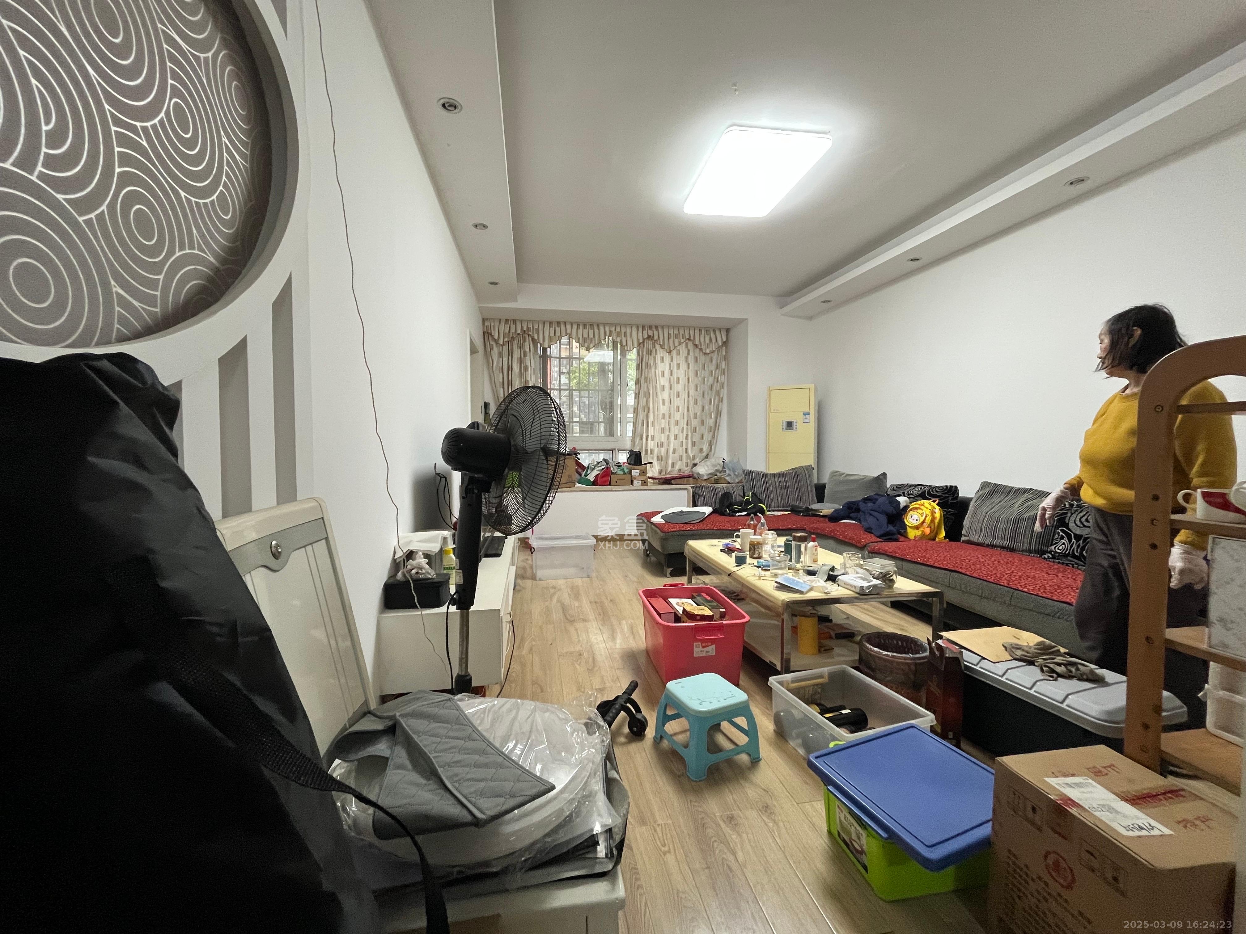 山水湾  1室2厅1卫   1500.00元/月室内图